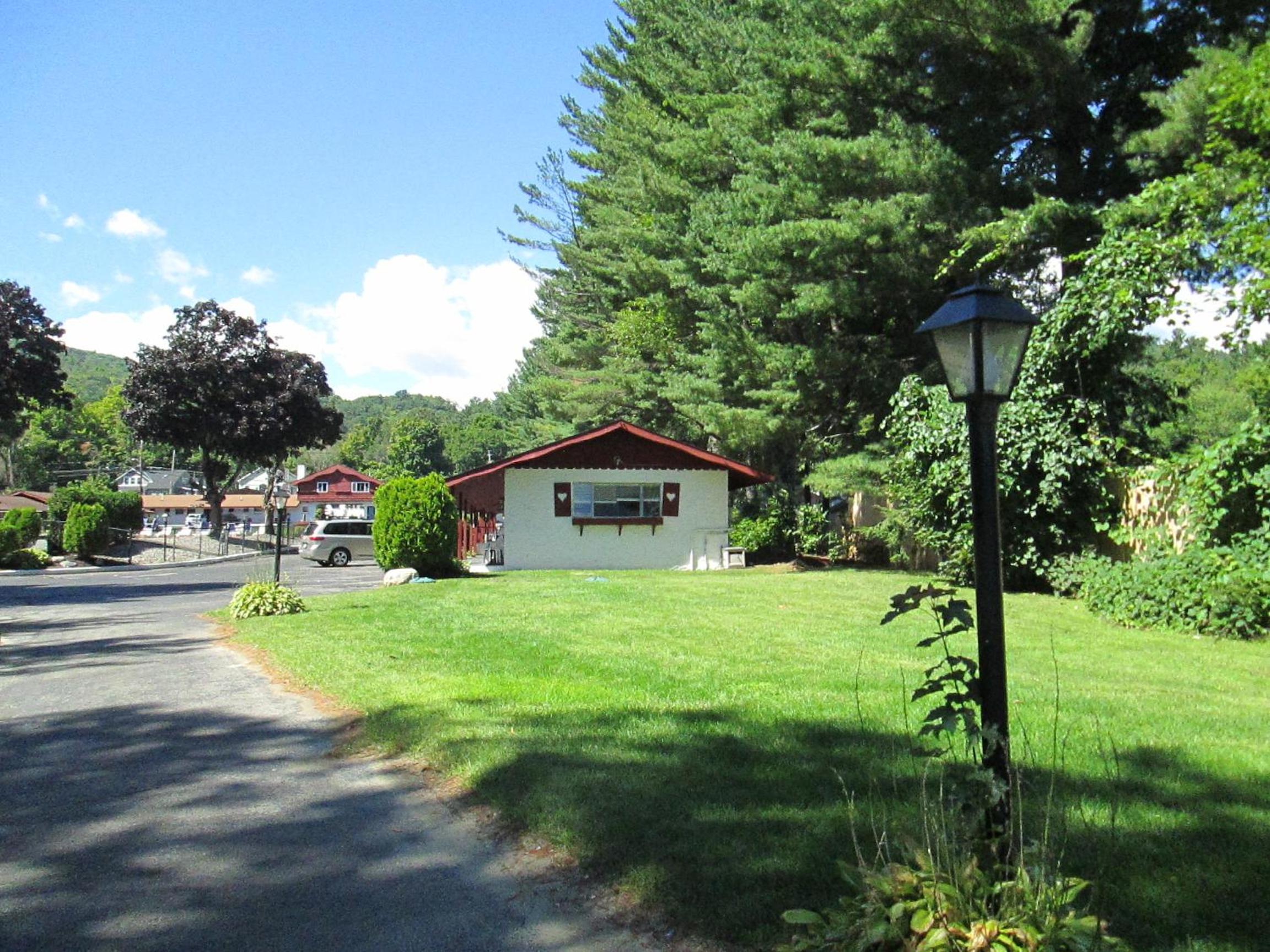 Hotel Olympian Resort Motel - Image 1