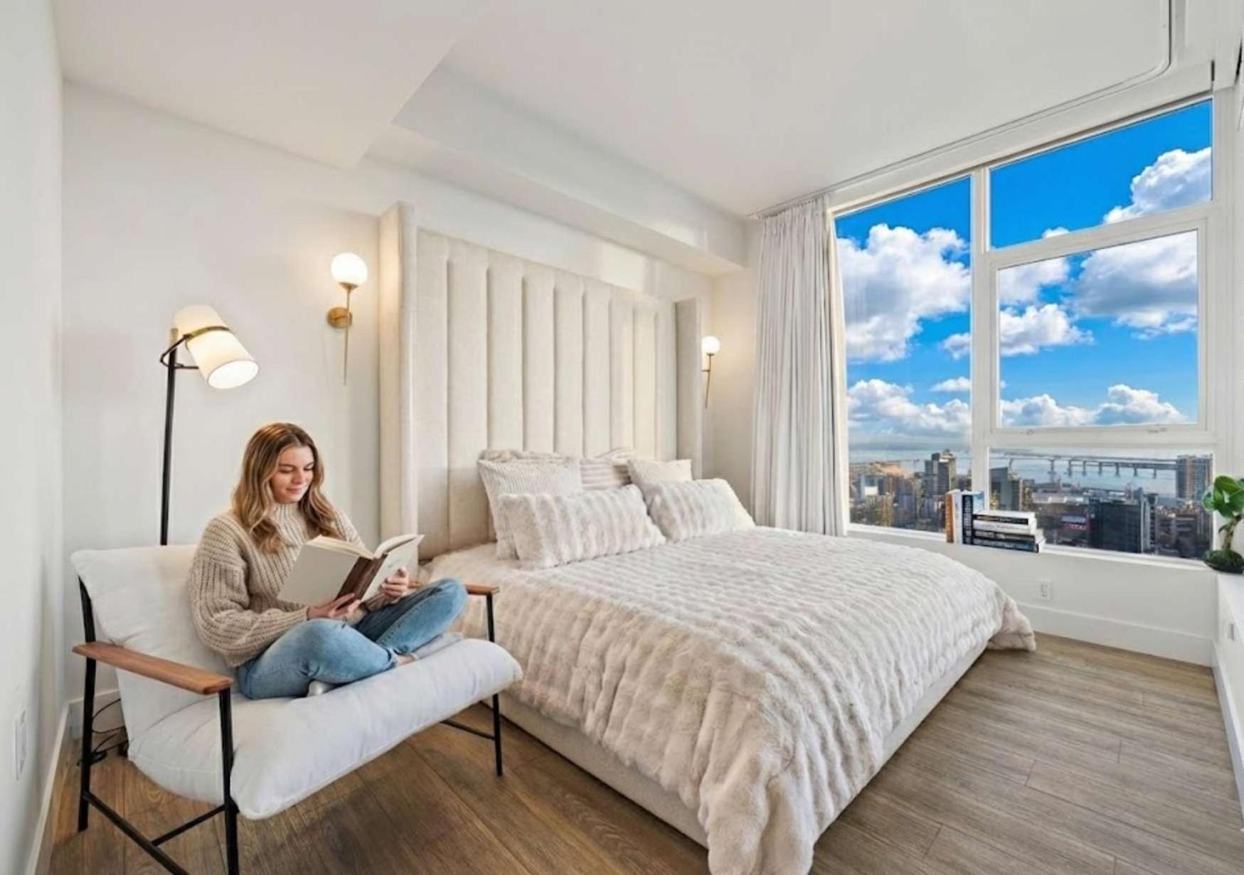 Luxury Penthouse 39th Floor · Ocean & Comic-Con