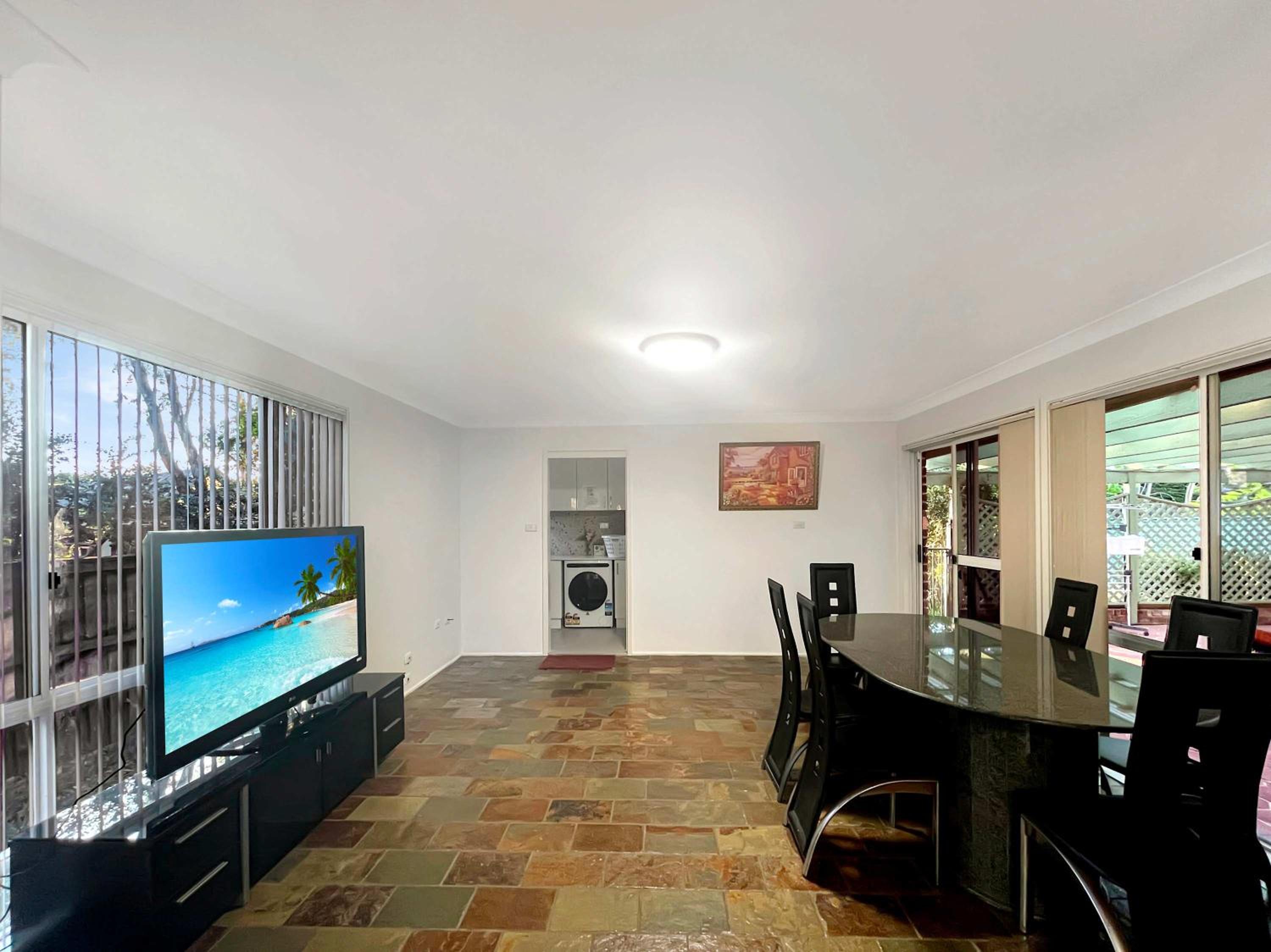 MetaWise Cozy Family Room 1 in Shared Home Free Parking