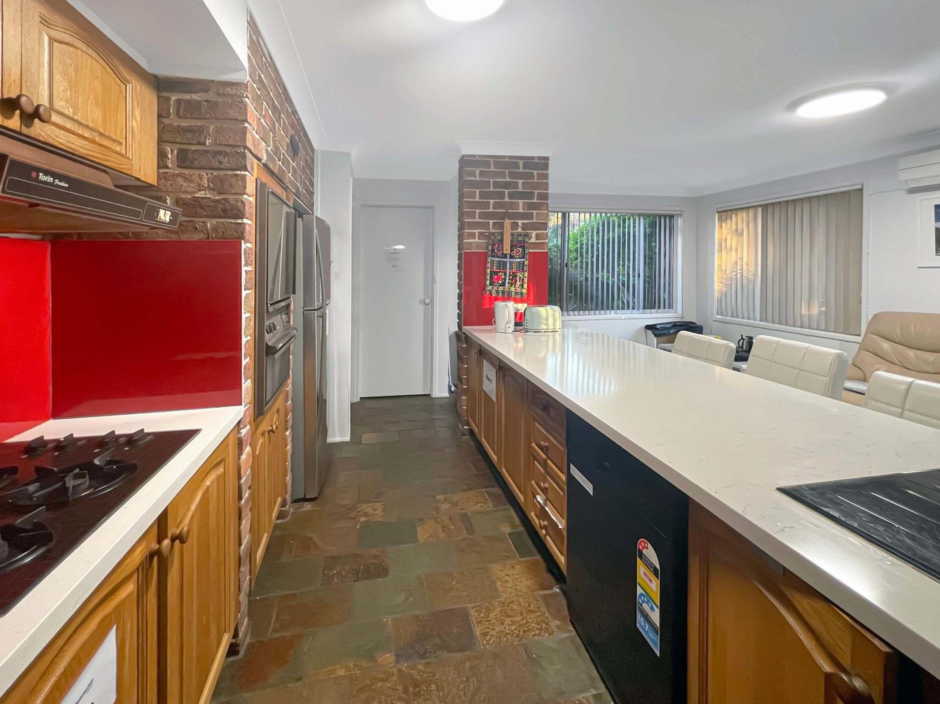 MetaWise Cozy Family Room 1 in Shared Home Free Parking