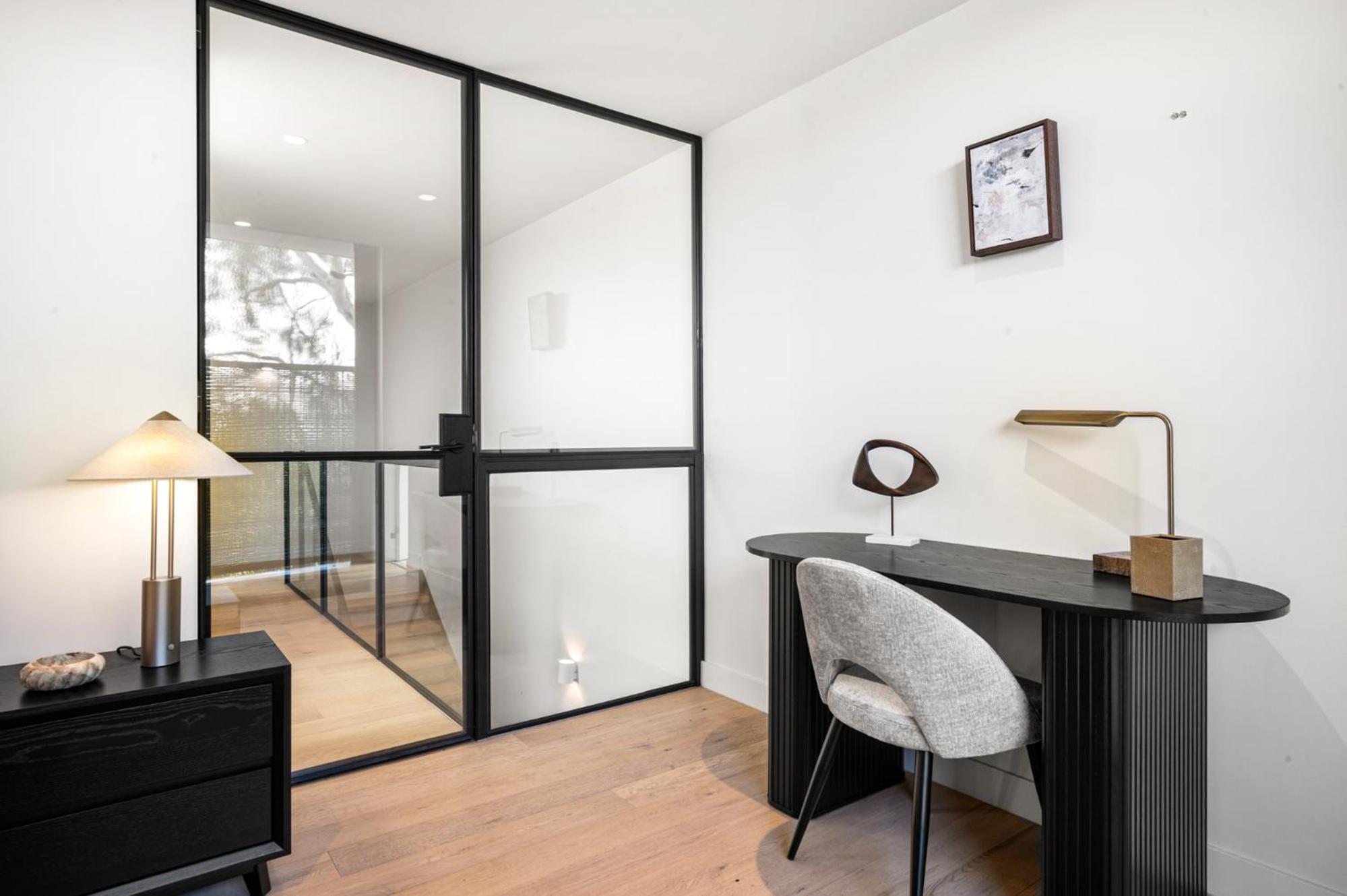 Stylish 3-Bed Townhouse in Vibrant Fitzroy