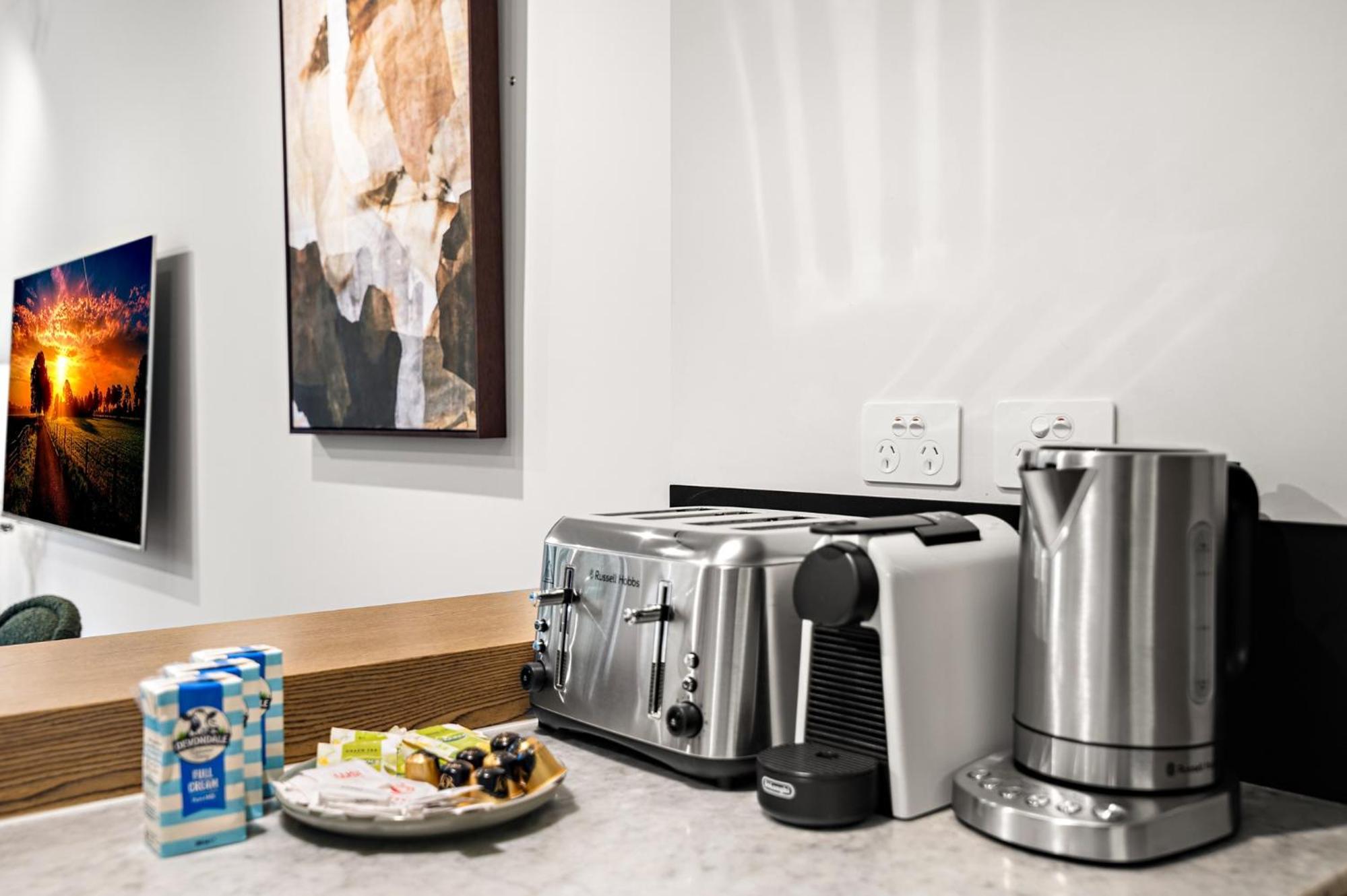 Stylish 3-Bed Townhouse in Vibrant Fitzroy