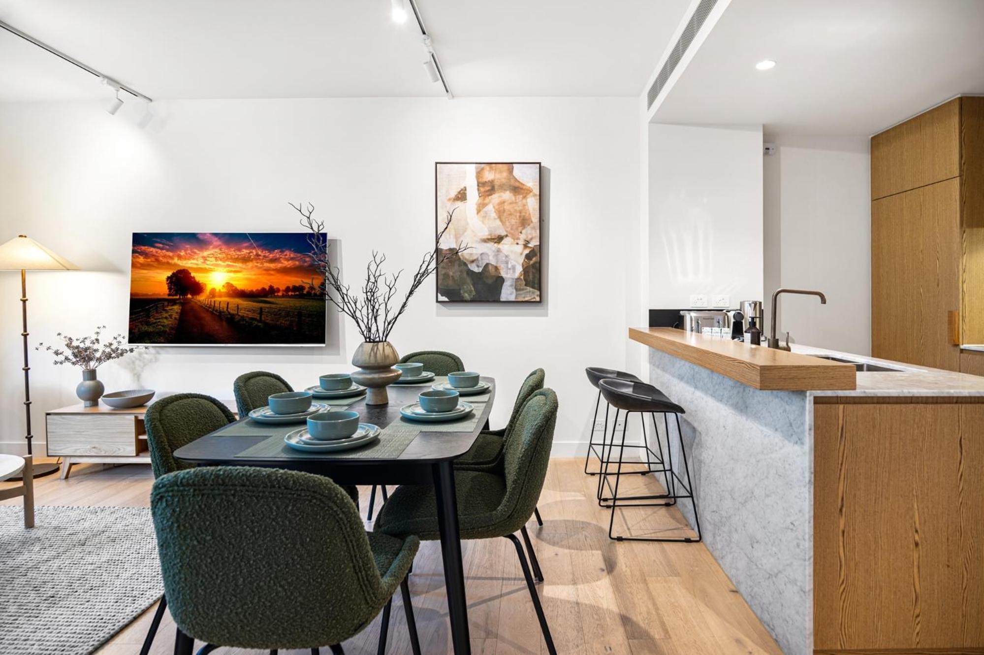 Stylish 3-Bed Townhouse in Vibrant Fitzroy