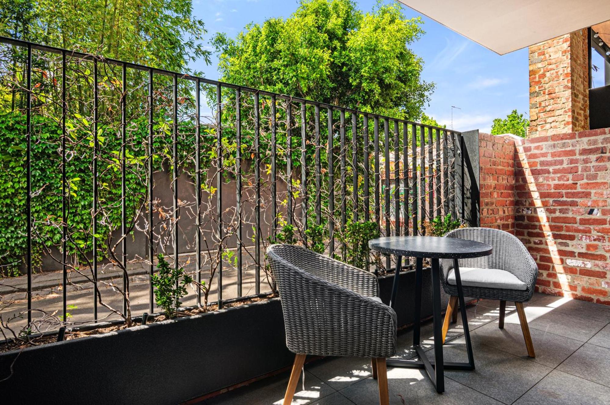 Stylish 3-Bed Townhouse in Vibrant Fitzroy