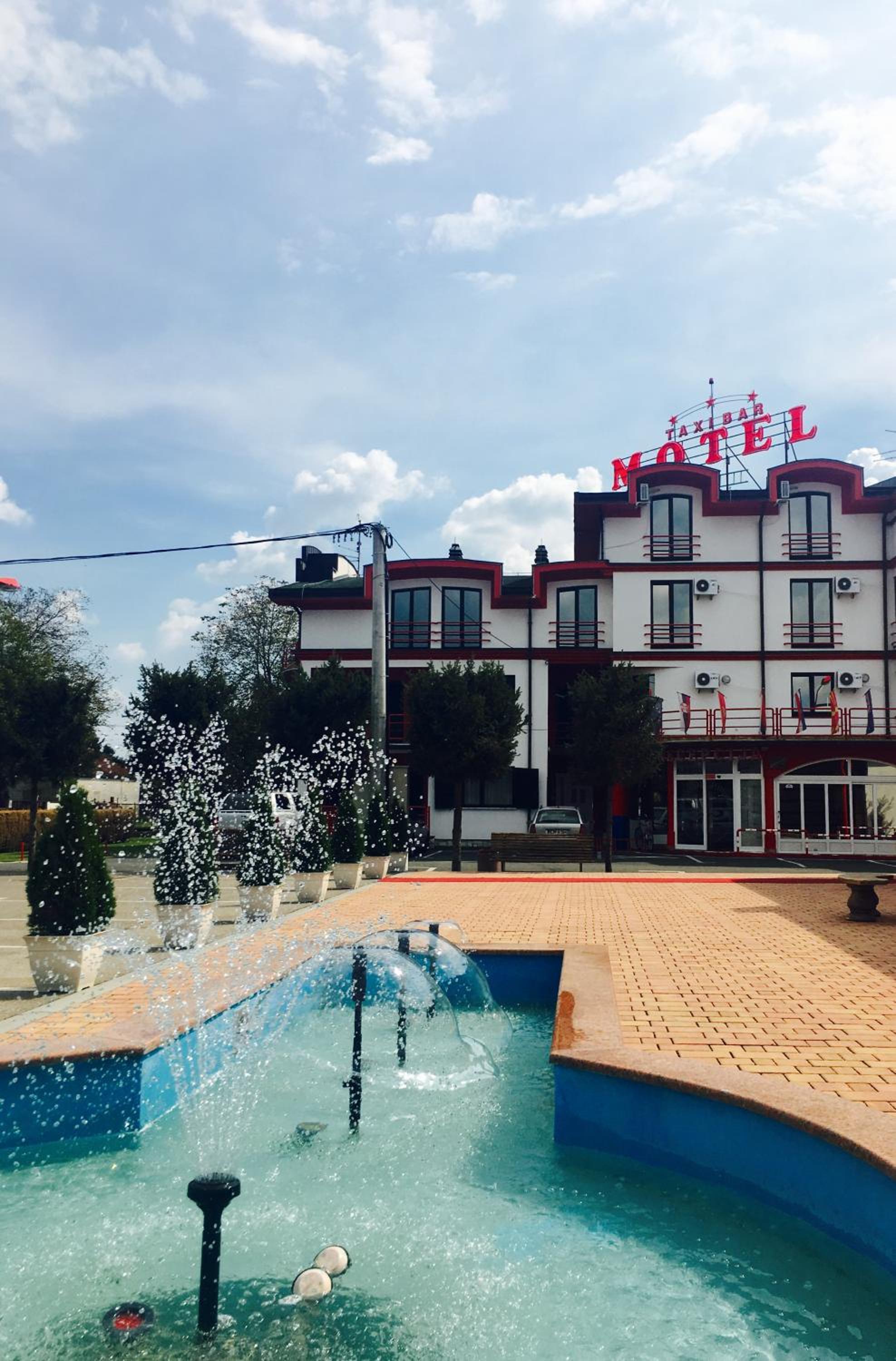 Taxi Bar Motel view 5