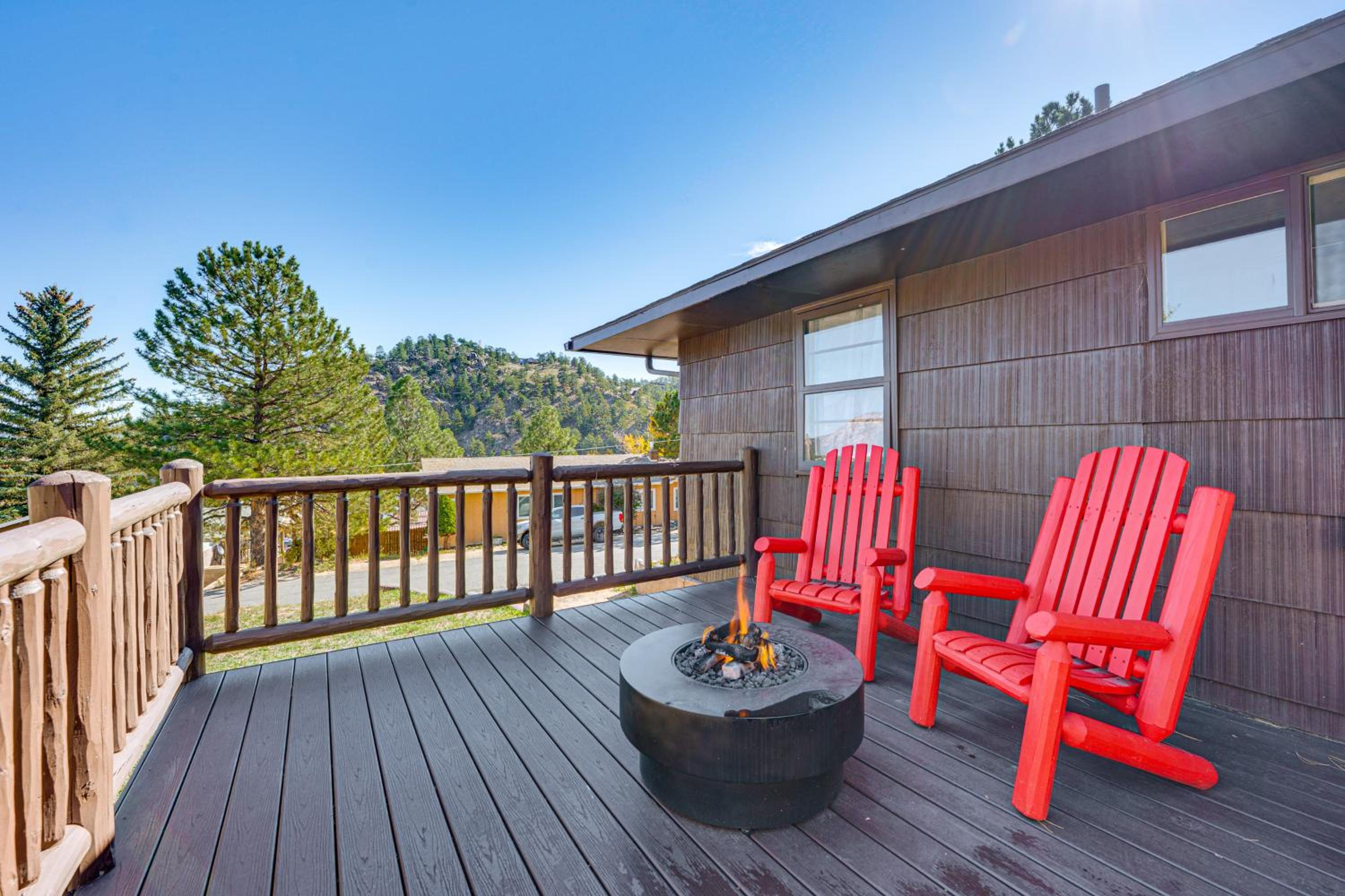 Mtn-View Retreat with Deck and Hot Tub in Estes Park!