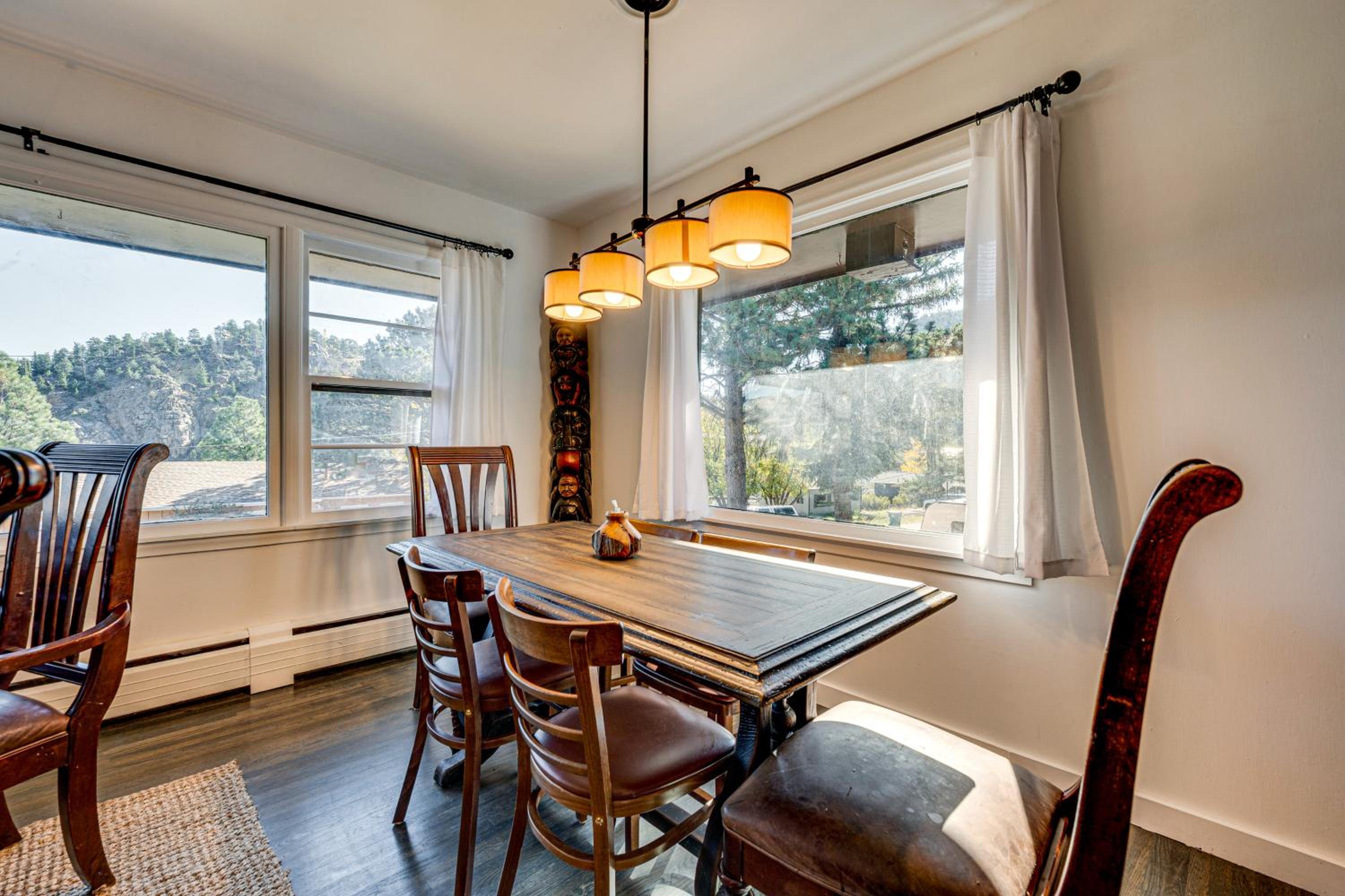 Mtn-View Retreat with Deck and Hot Tub in Estes Park!