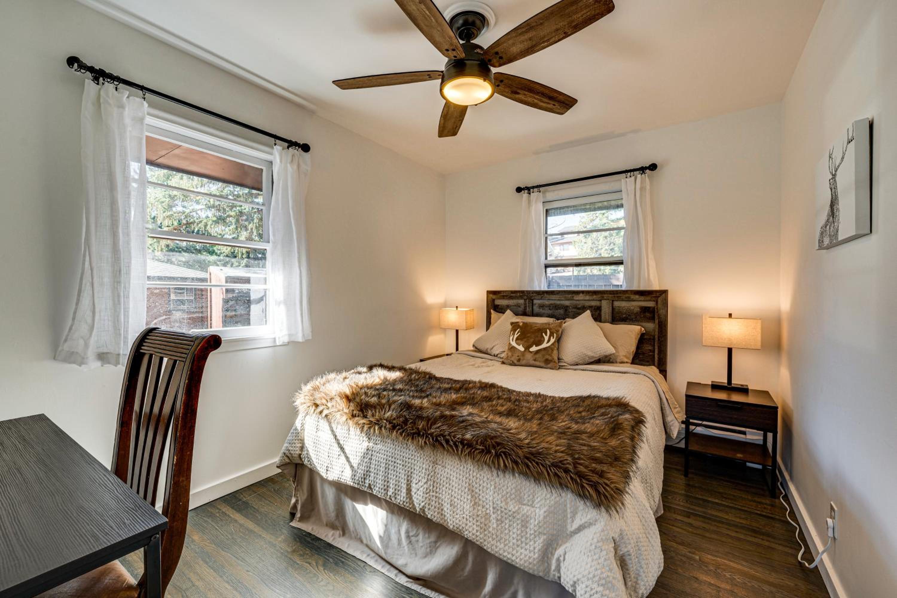 Mtn-View Retreat with Deck and Hot Tub in Estes Park!
