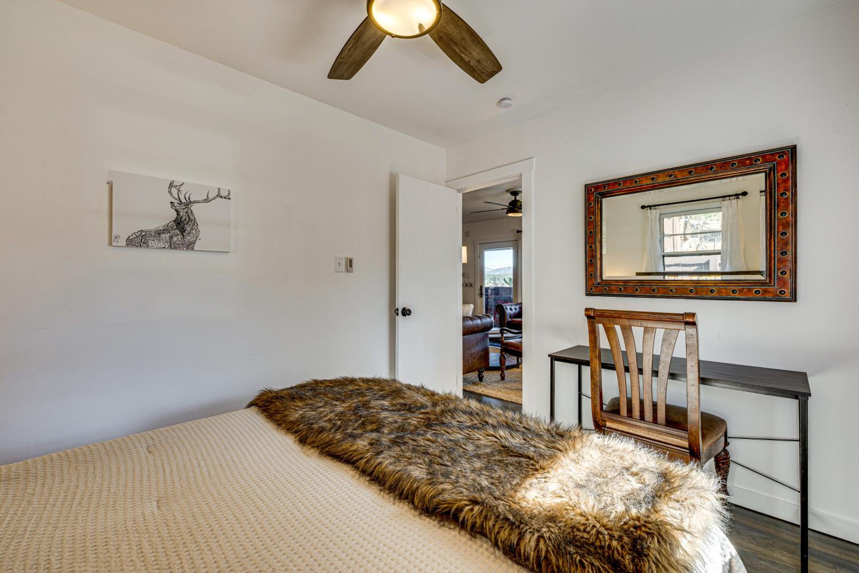 Mtn-View Retreat with Deck and Hot Tub in Estes Park!