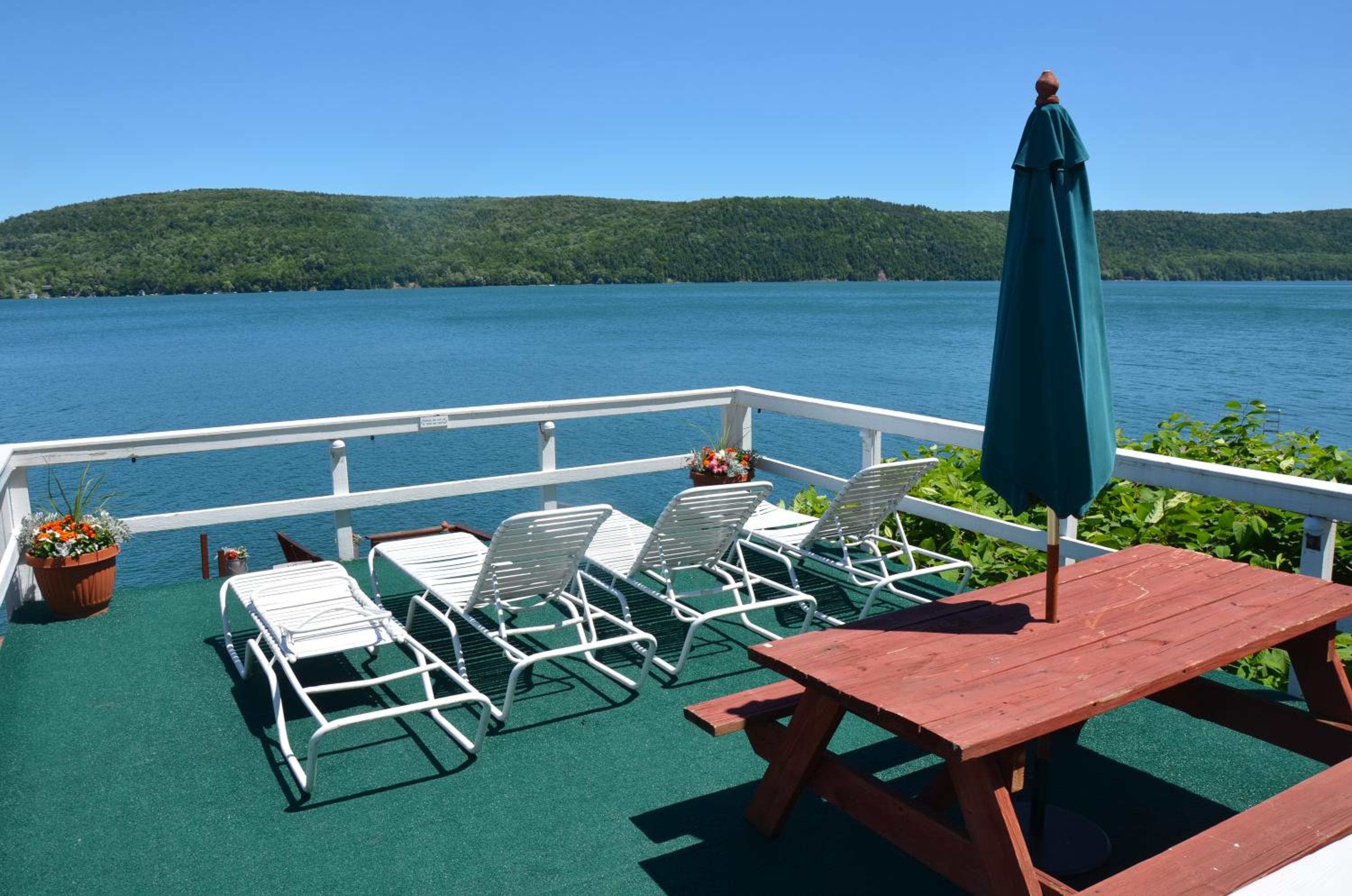 Lake View Motel