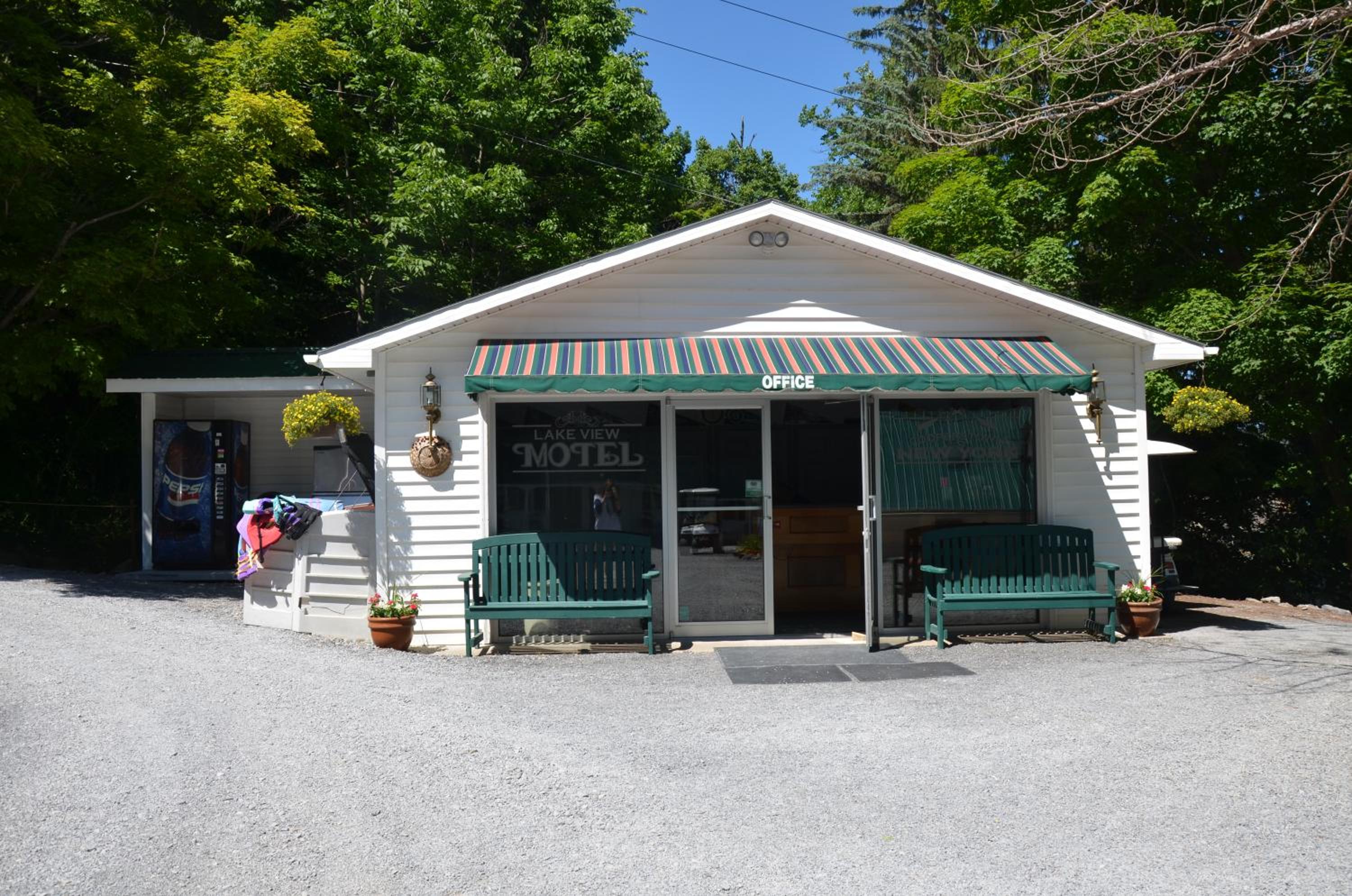 Lake View Motel