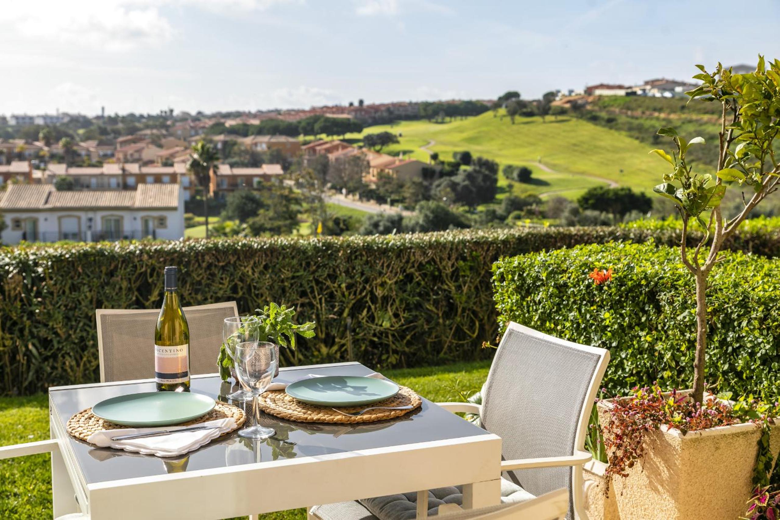 Fairview Golfside Apartment at Boavista