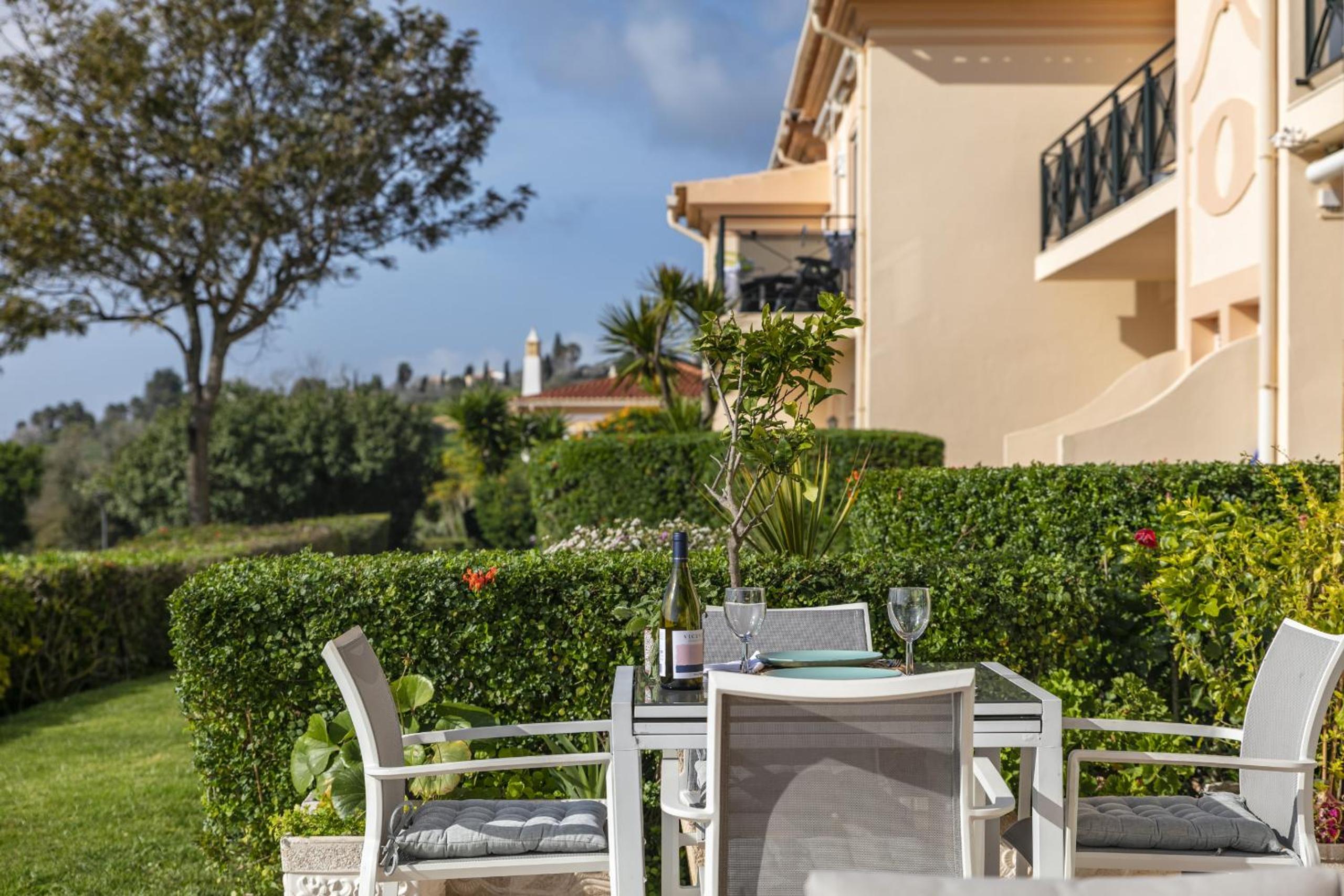 Fairview Golfside Apartment at Boavista