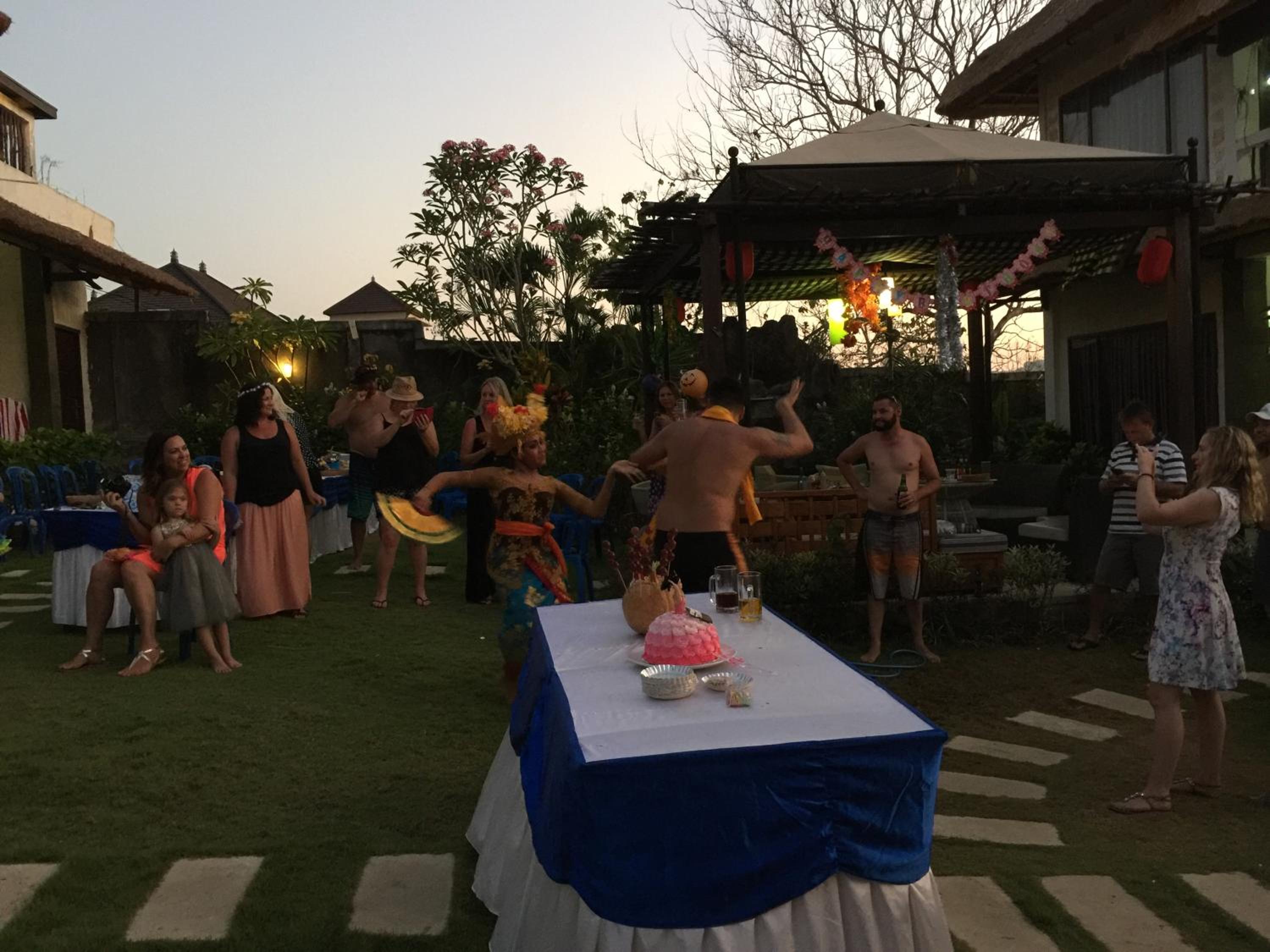 Hill Dance Bali American Hotel