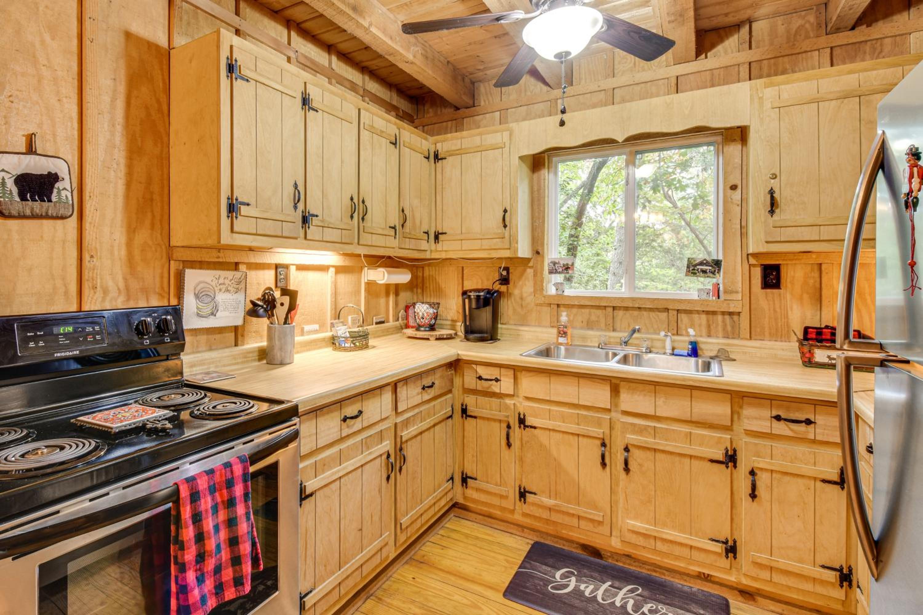 Hike and Fish Wooded Cabin Near Downtown Helen