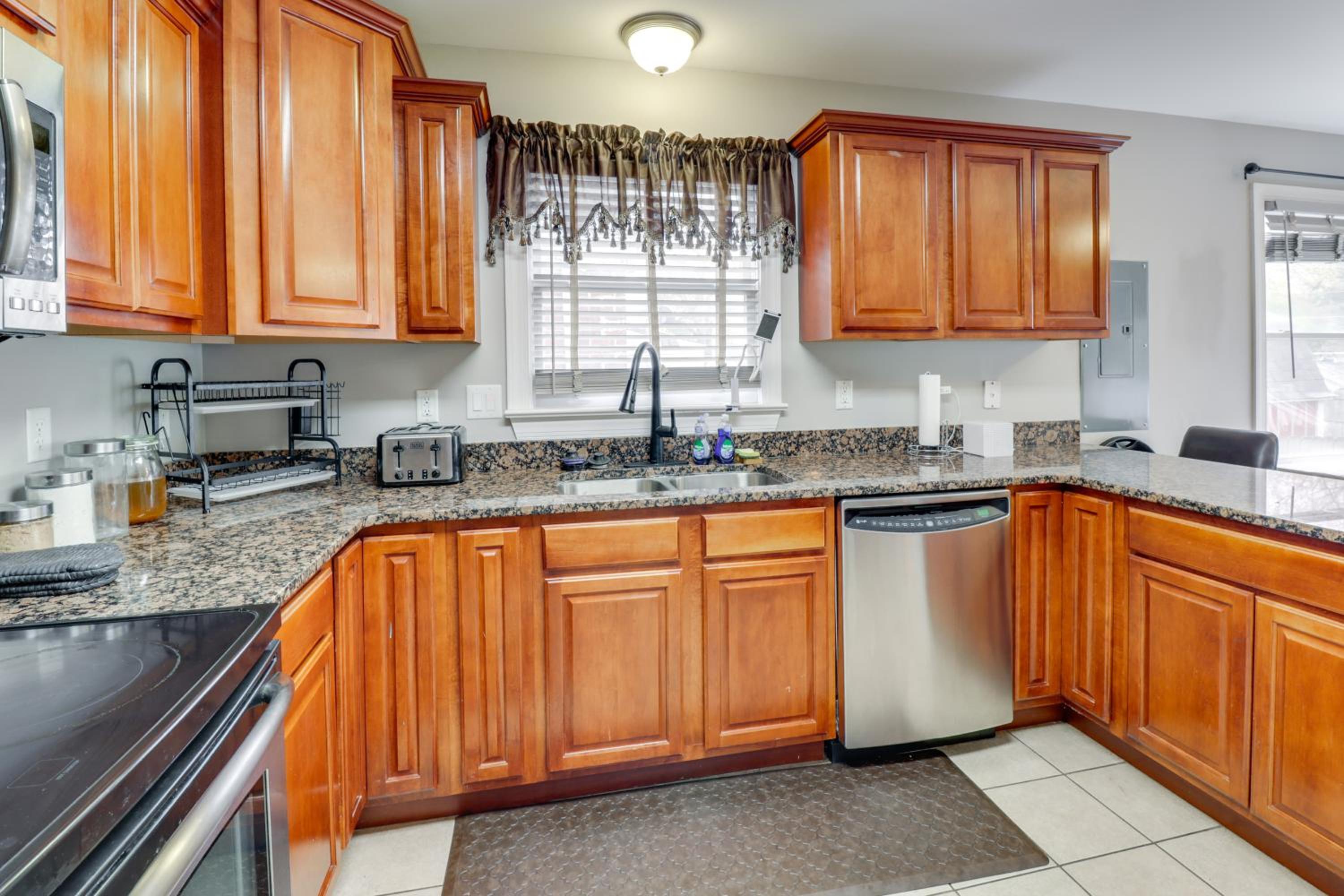 Centrally Located Hampton Roads Home with Game Room!