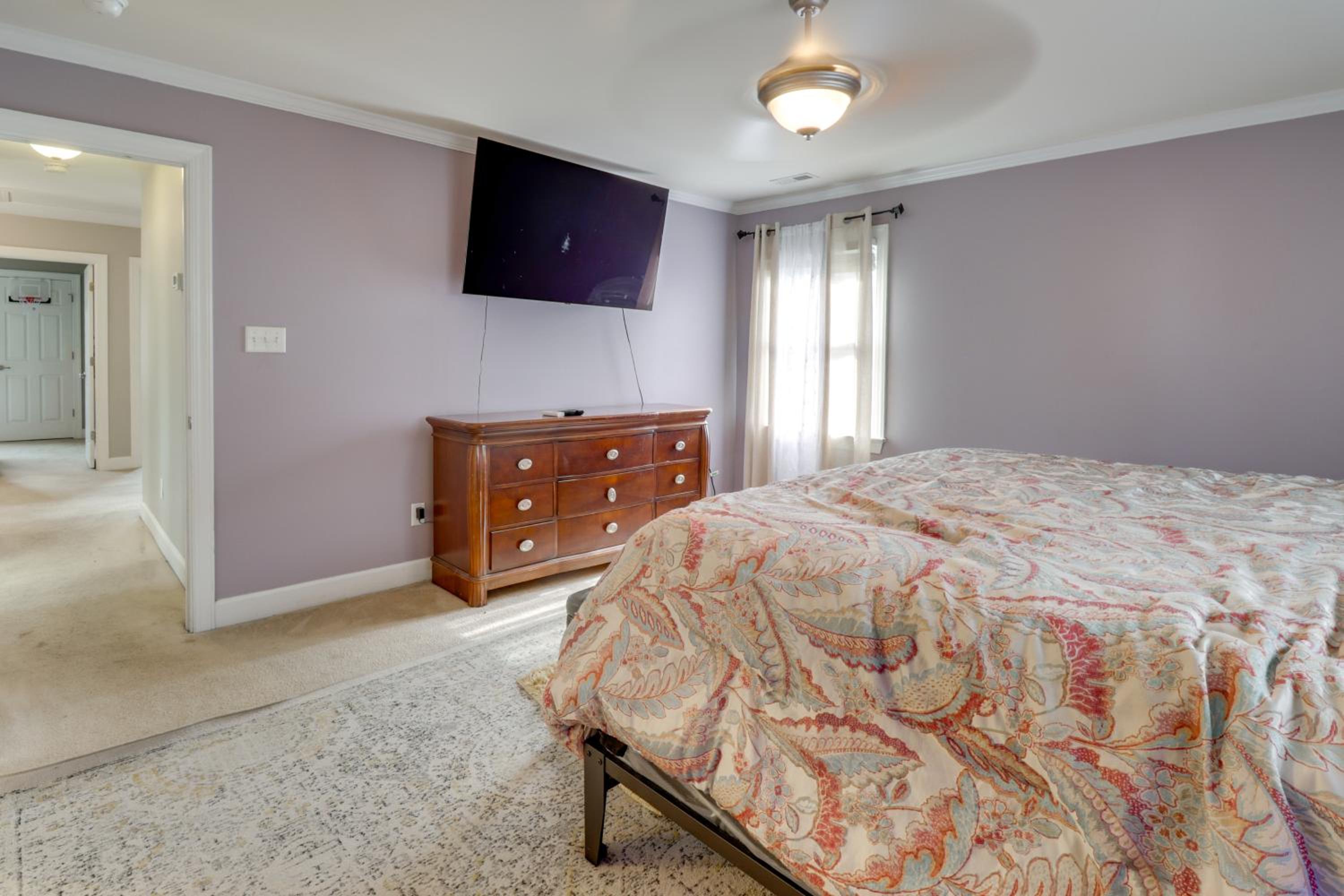Centrally Located Hampton Roads Home with Game Room!