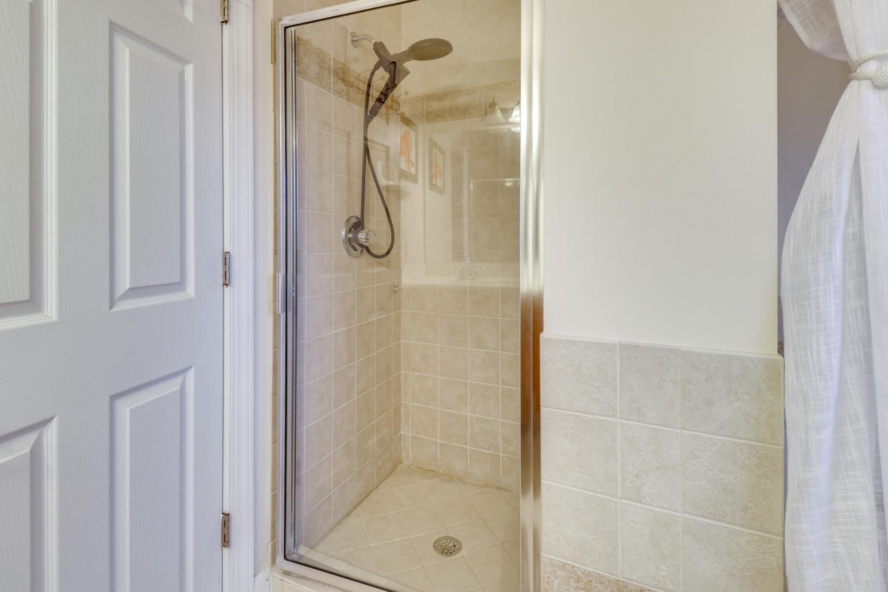 Centrally Located Hampton Roads Home with Game Room!
