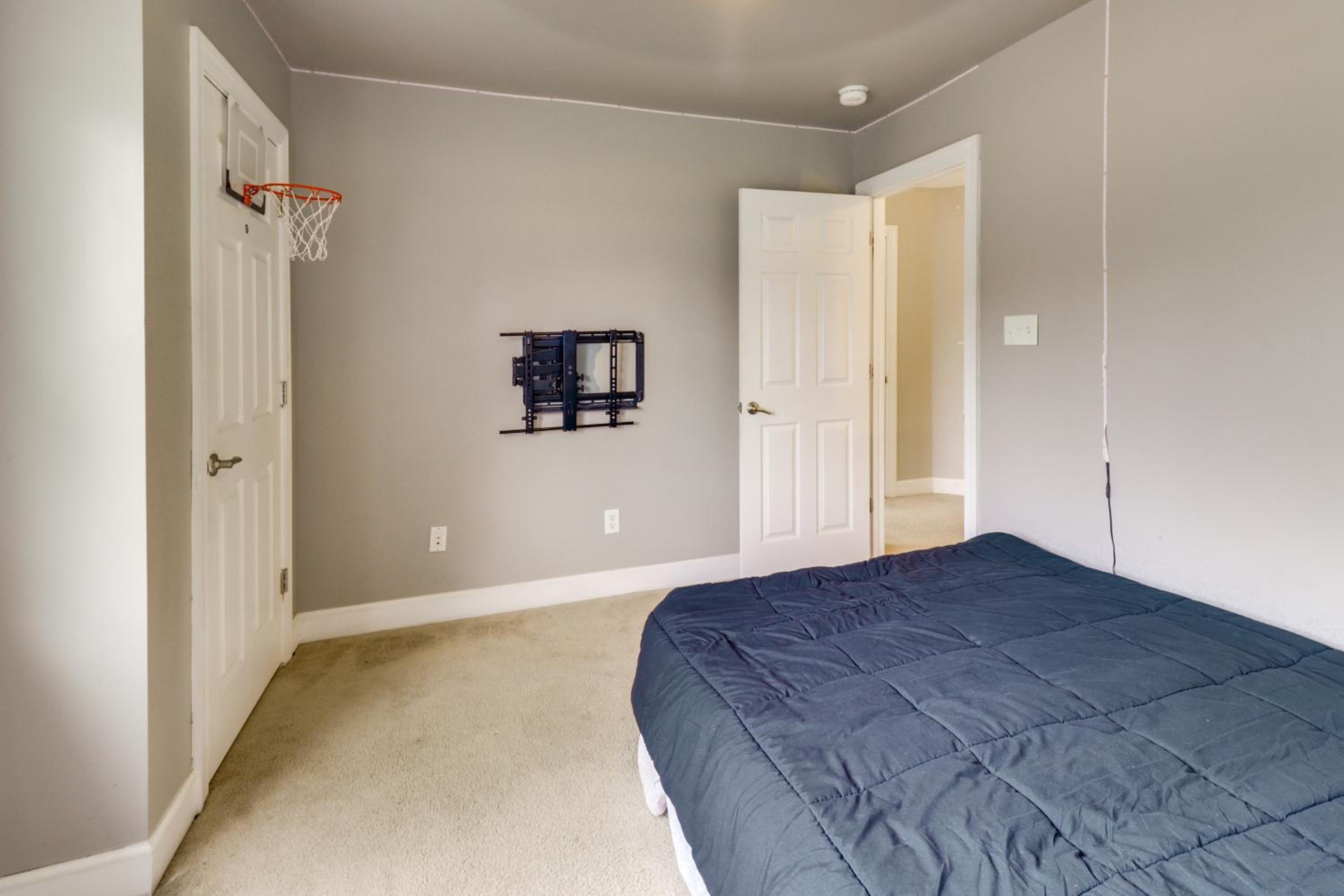 Centrally Located Hampton Roads Home with Game Room!