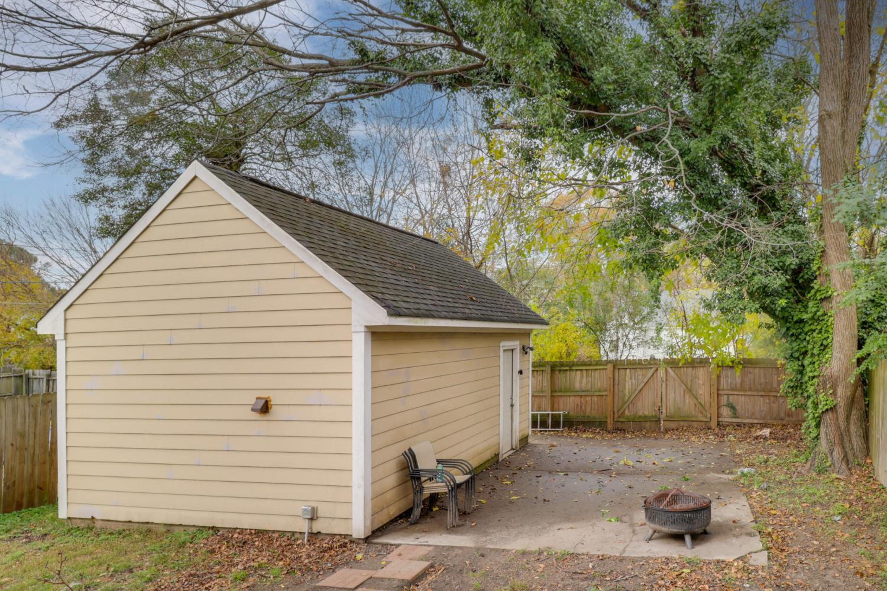 Centrally Located Hampton Roads Home with Game Room!