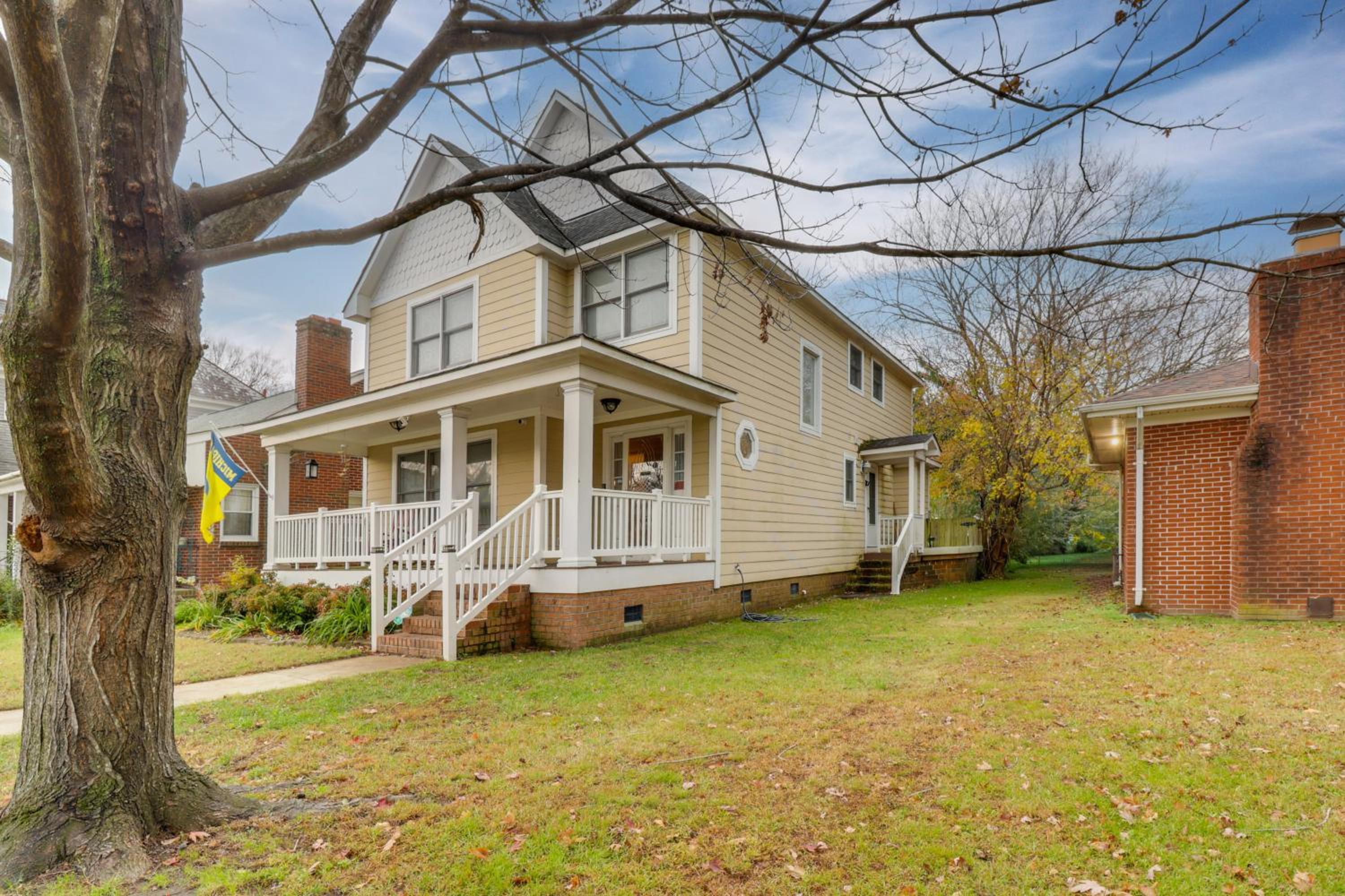 Centrally Located Hampton Roads Home with Game Room!