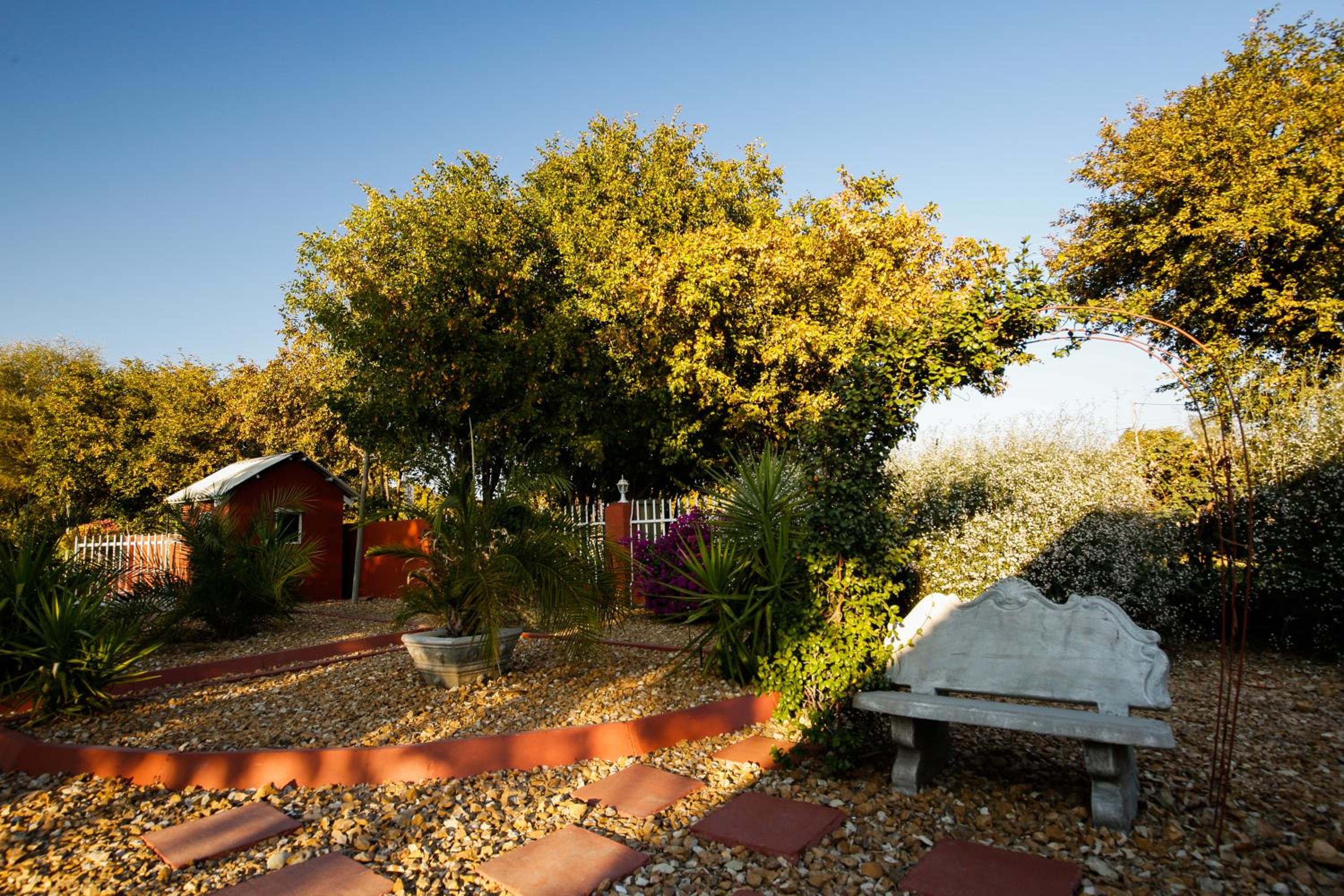 Mokoro Lodge