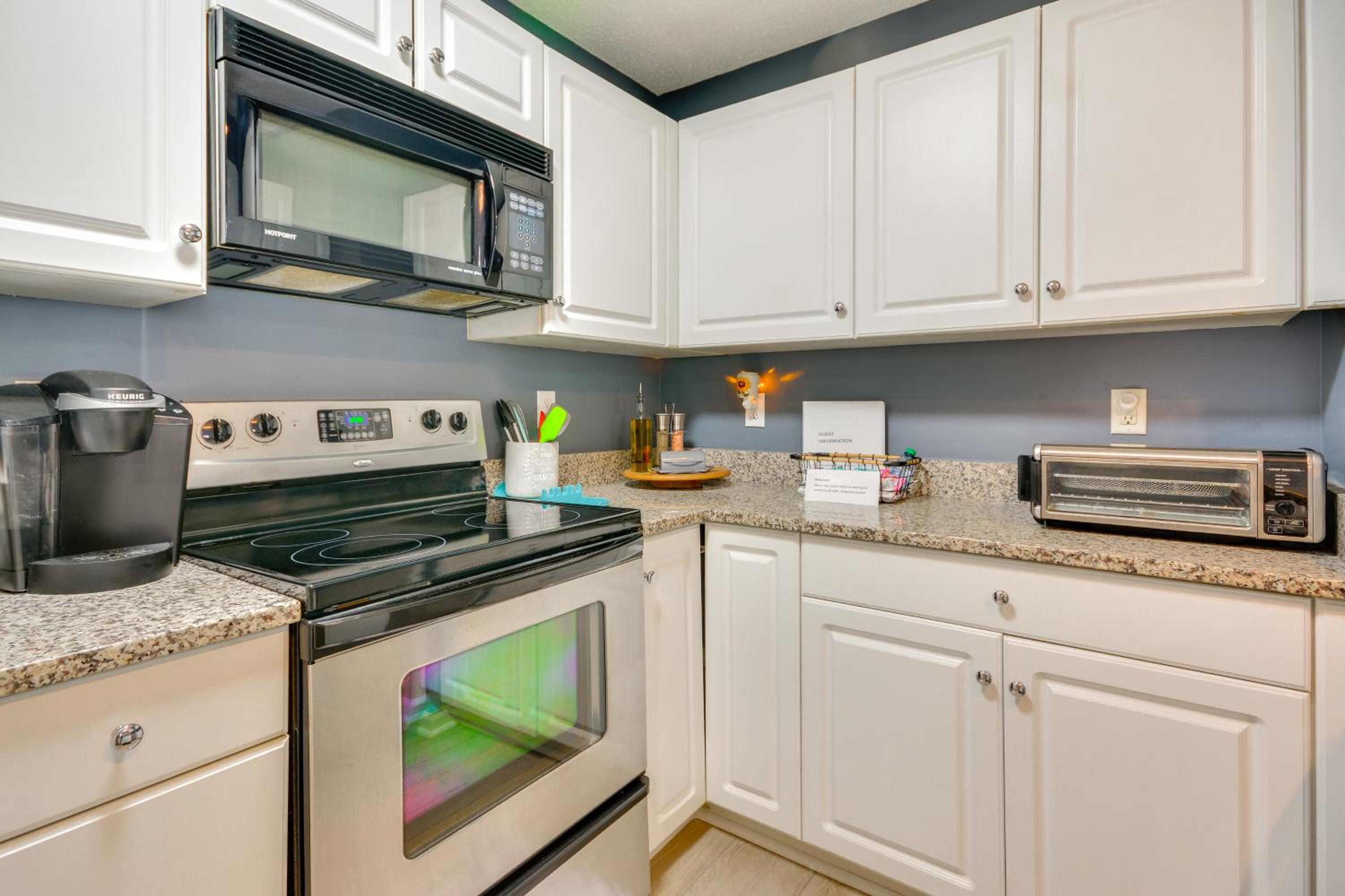 9 Mi to UNCG & Dtwn: Suburban Family Condo