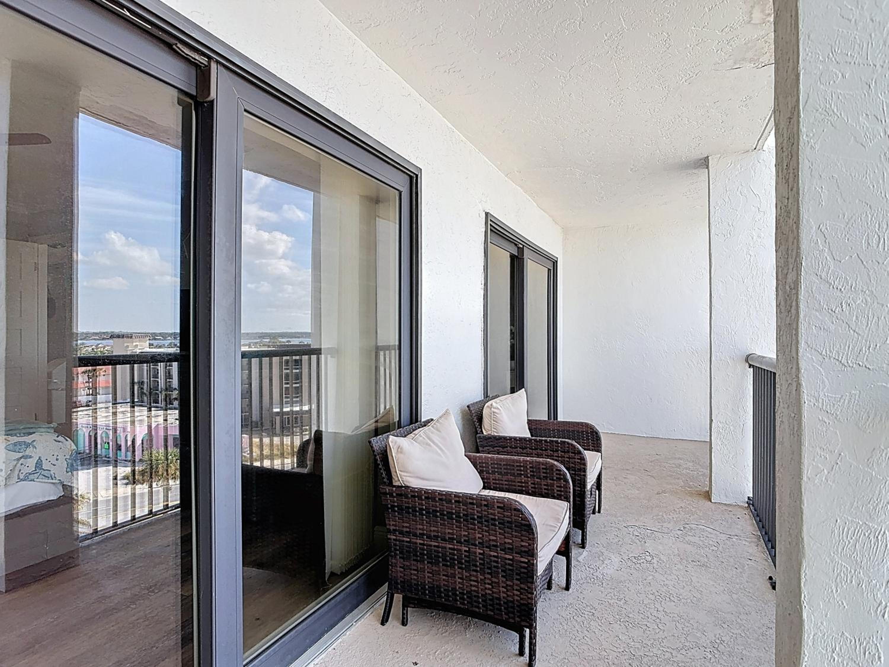 Oceanfront 1BR Condo Balcony, Heated Pool Beach