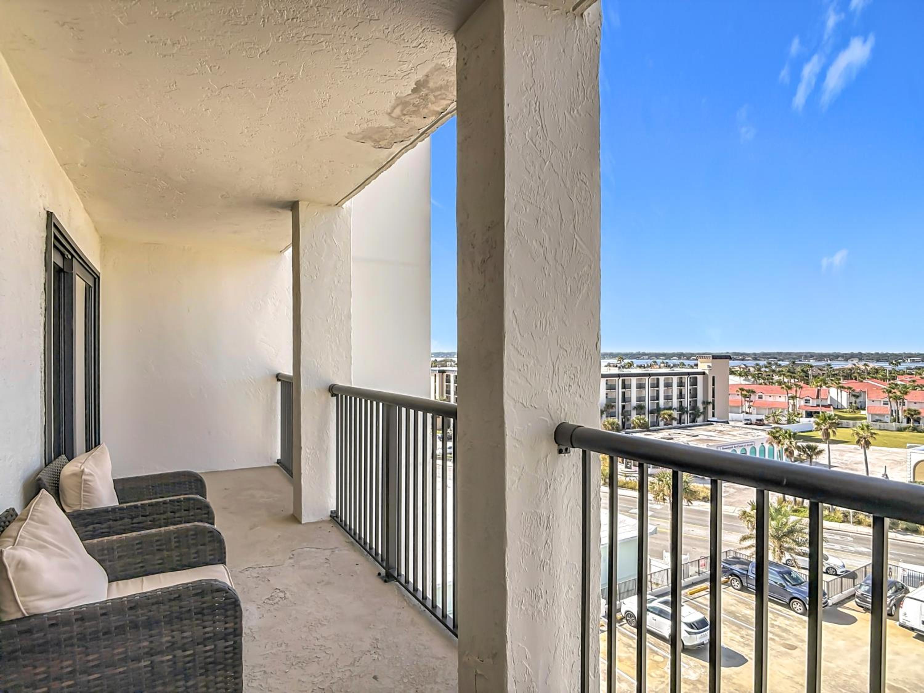 Oceanfront 1BR Condo Balcony, Heated Pool Beach