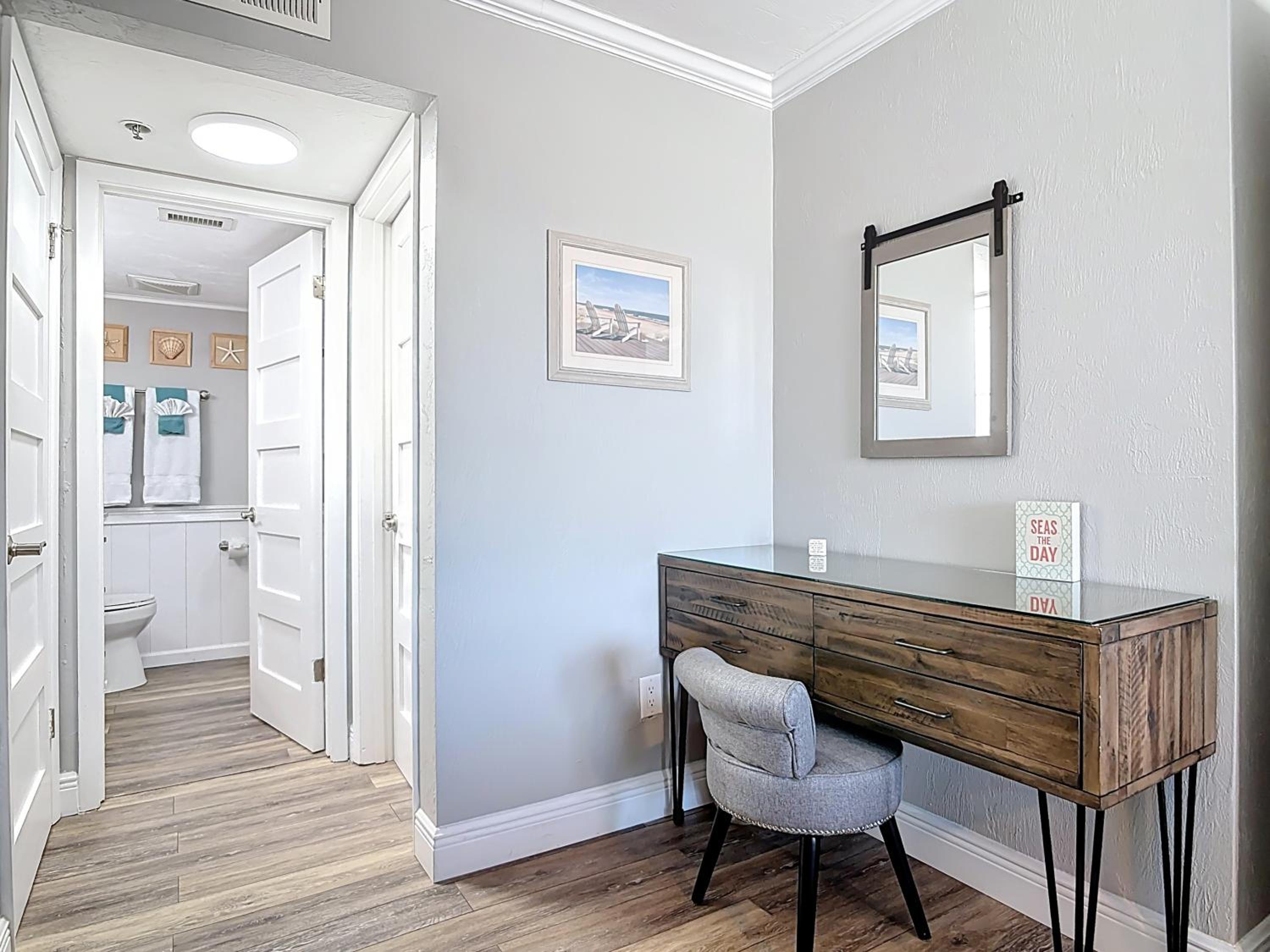 Oceanfront 1BR Condo Balcony, Heated Pool Beach