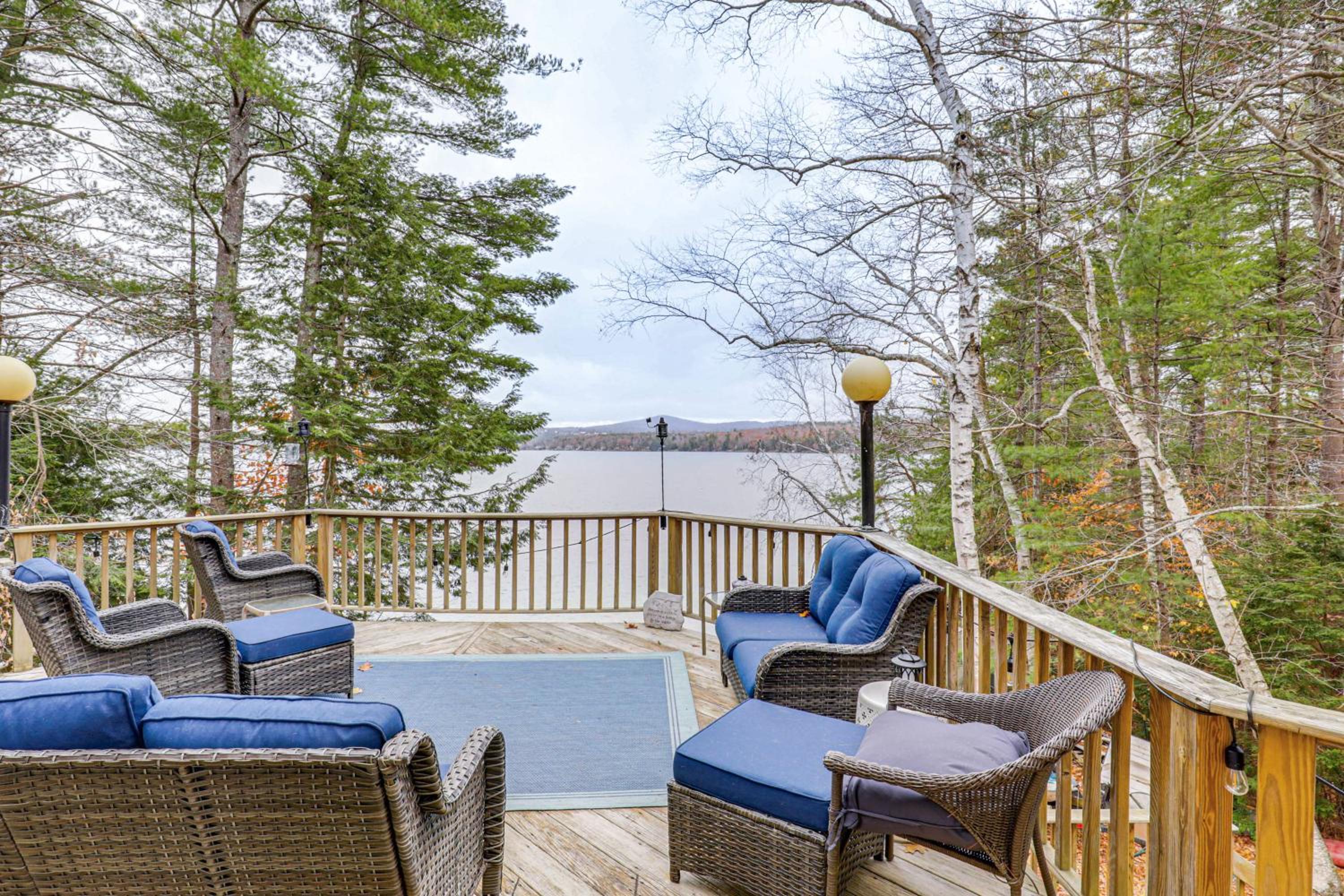 Lake Winnisquam Home Fish, Hike and Explore!
