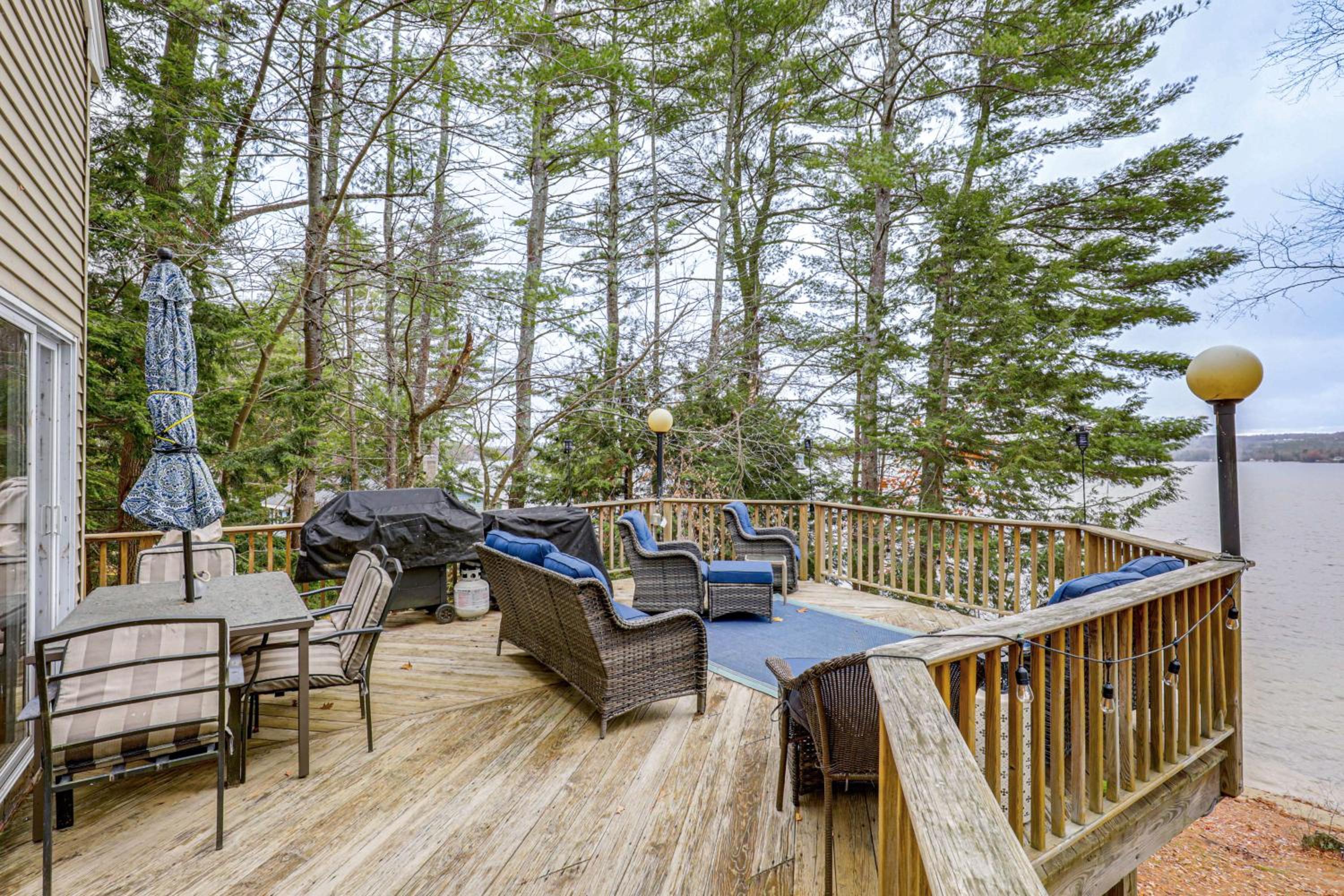 Lake Winnisquam Home Fish, Hike and Explore!