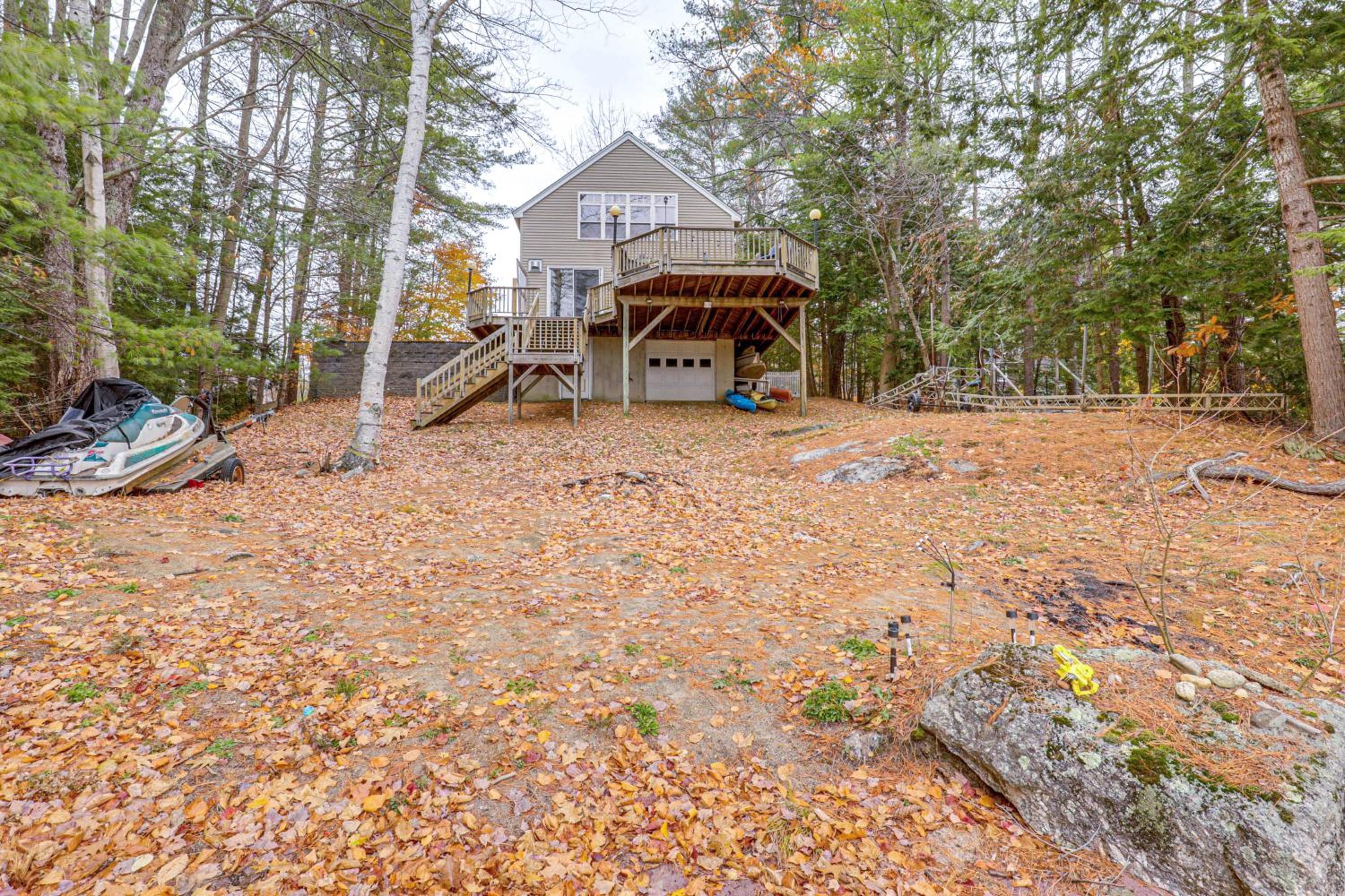 Lake Winnisquam Home Fish, Hike and Explore!