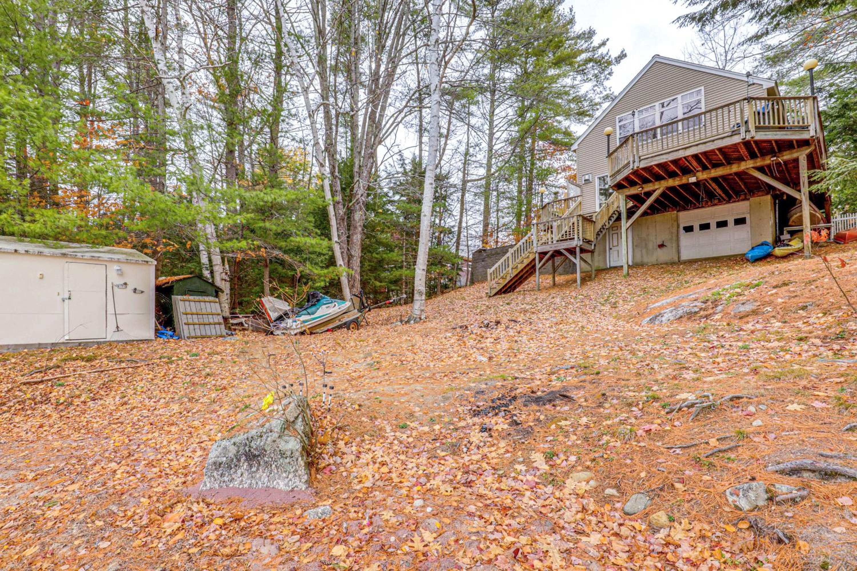 Lake Winnisquam Home Fish, Hike and Explore!