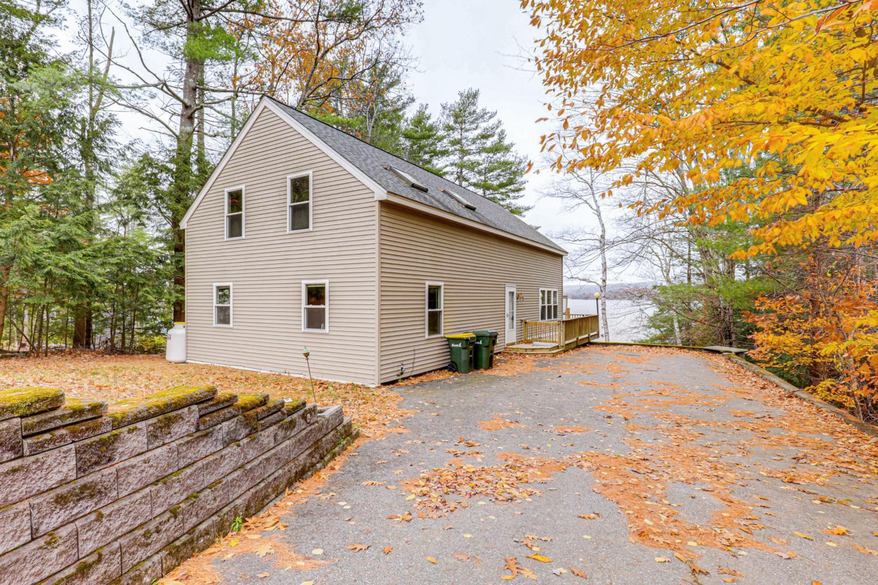Lake Winnisquam Home Fish, Hike and Explore!