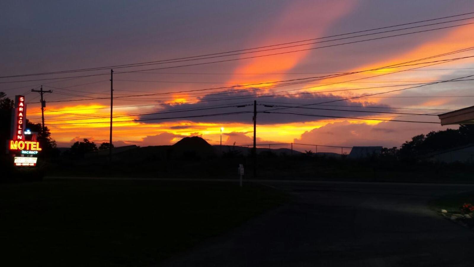 Hotel Sara Glen Motel - Saratoga Springs-Glens Falls - Image 1