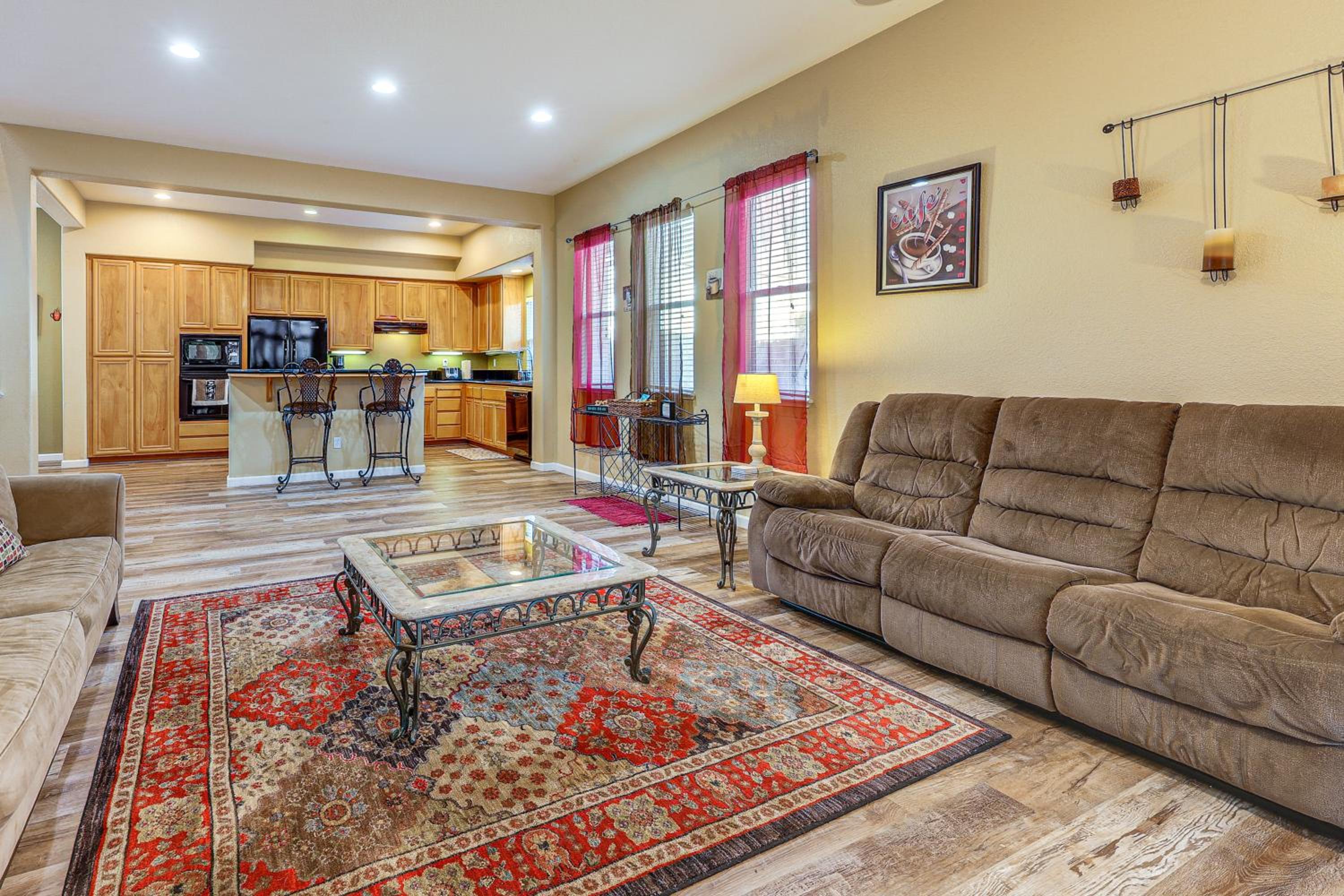 Napa Nearby! Large Home with Hot Tub and Dtwn Access