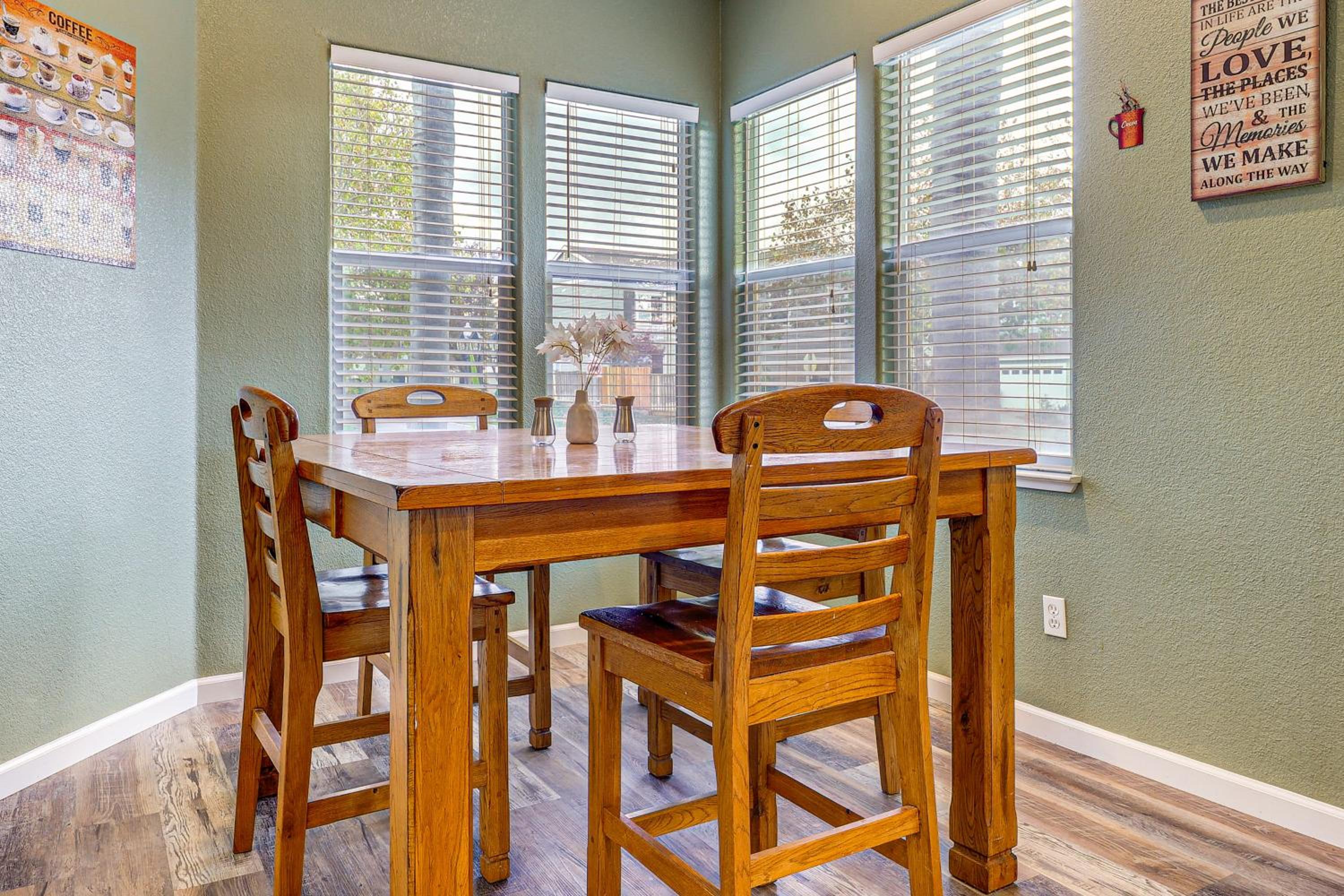 Napa Nearby! Large Home with Hot Tub and Dtwn Access