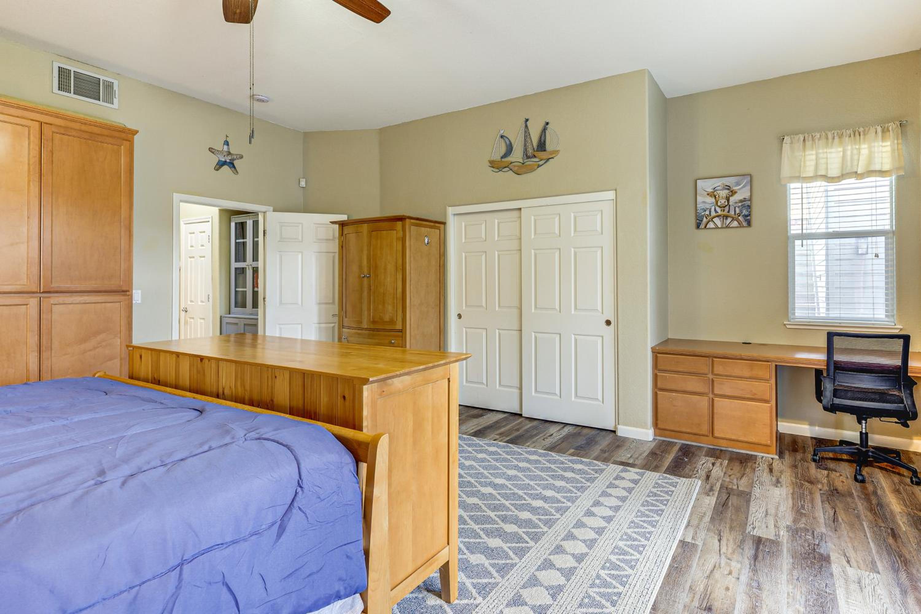 Napa Nearby! Large Home with Hot Tub and Dtwn Access