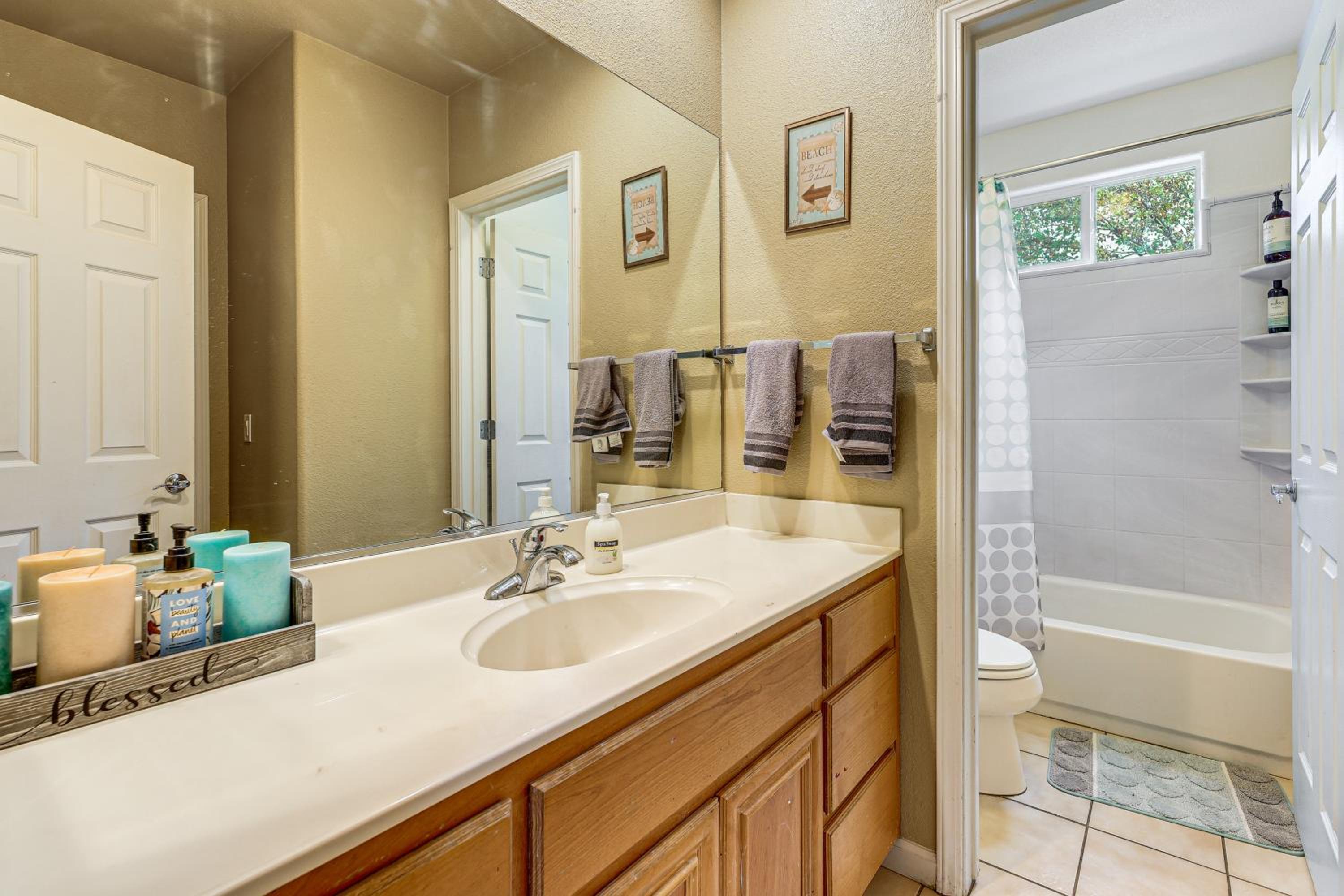 Napa Nearby! Large Home with Hot Tub and Dtwn Access