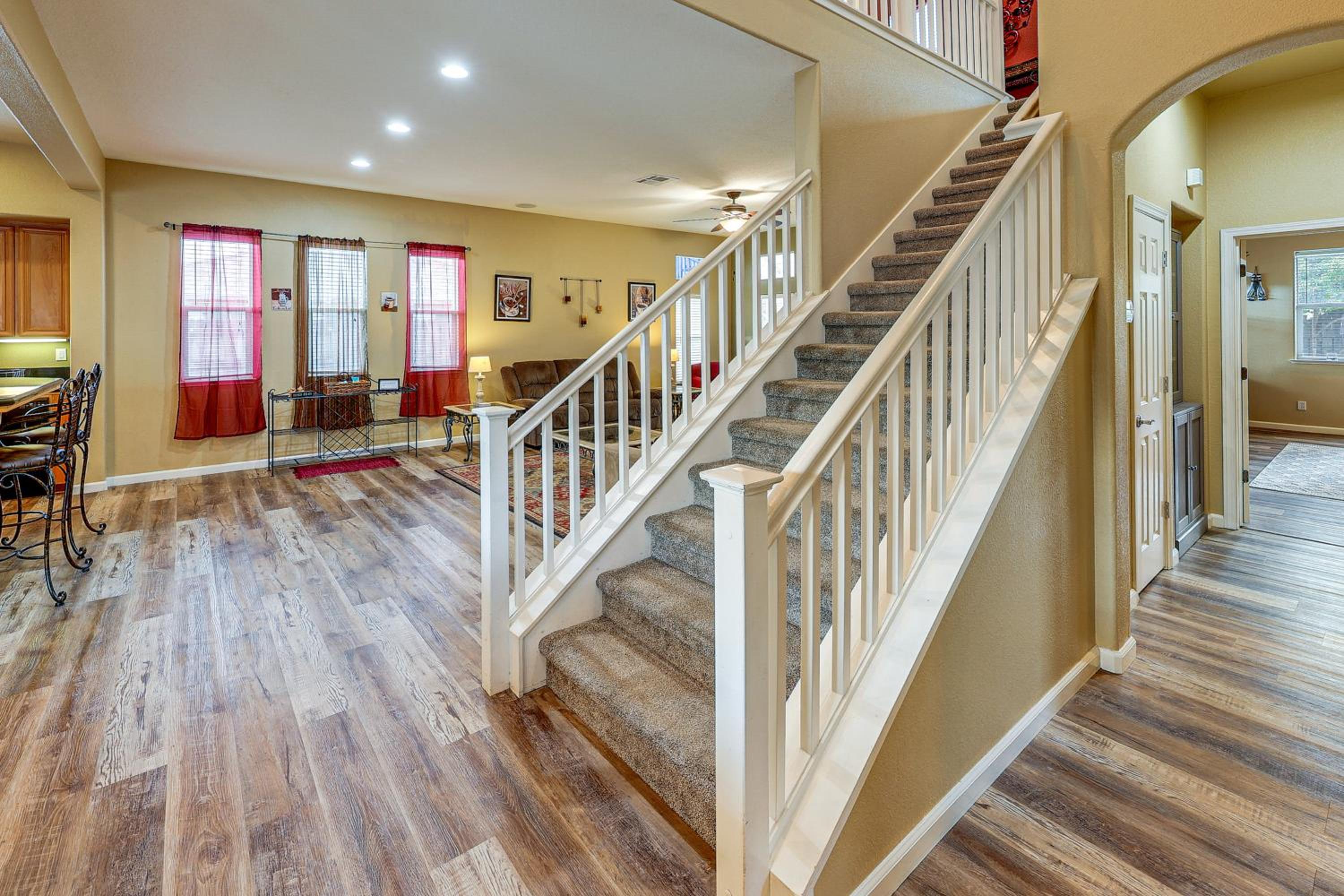 Napa Nearby! Large Home with Hot Tub and Dtwn Access
