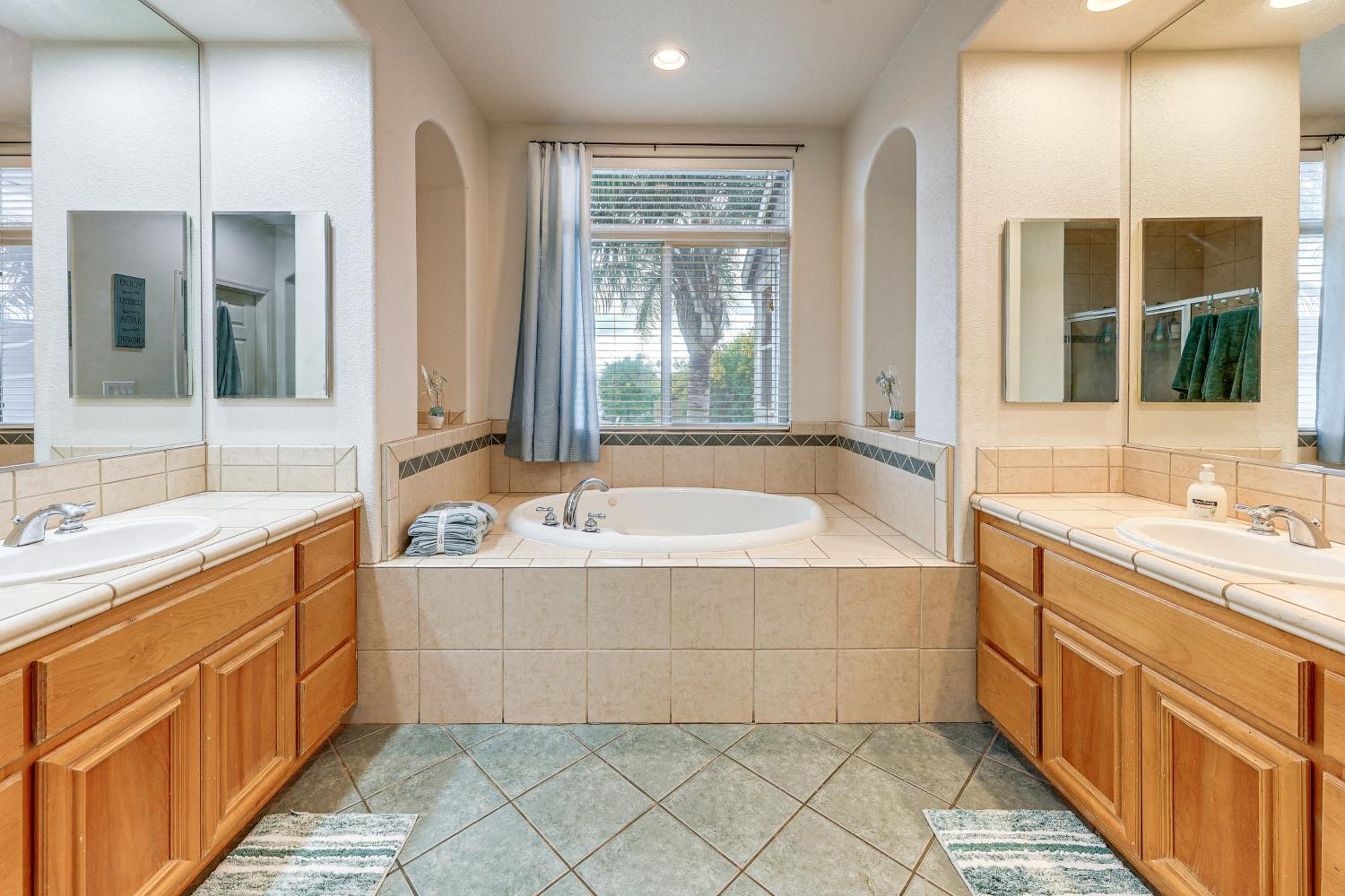 Napa Nearby! Large Home with Hot Tub and Dtwn Access