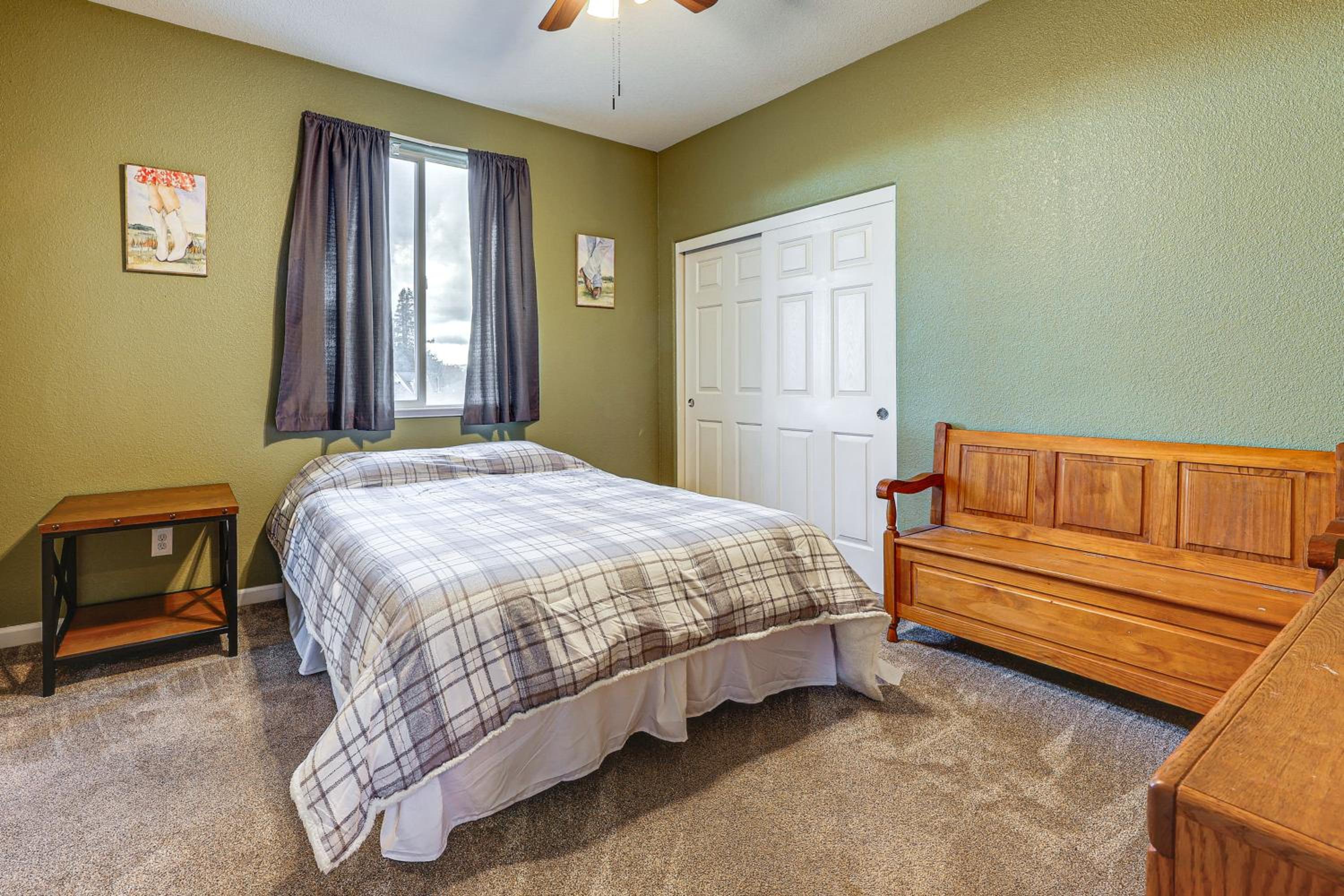 Napa Nearby! Large Home with Hot Tub and Dtwn Access