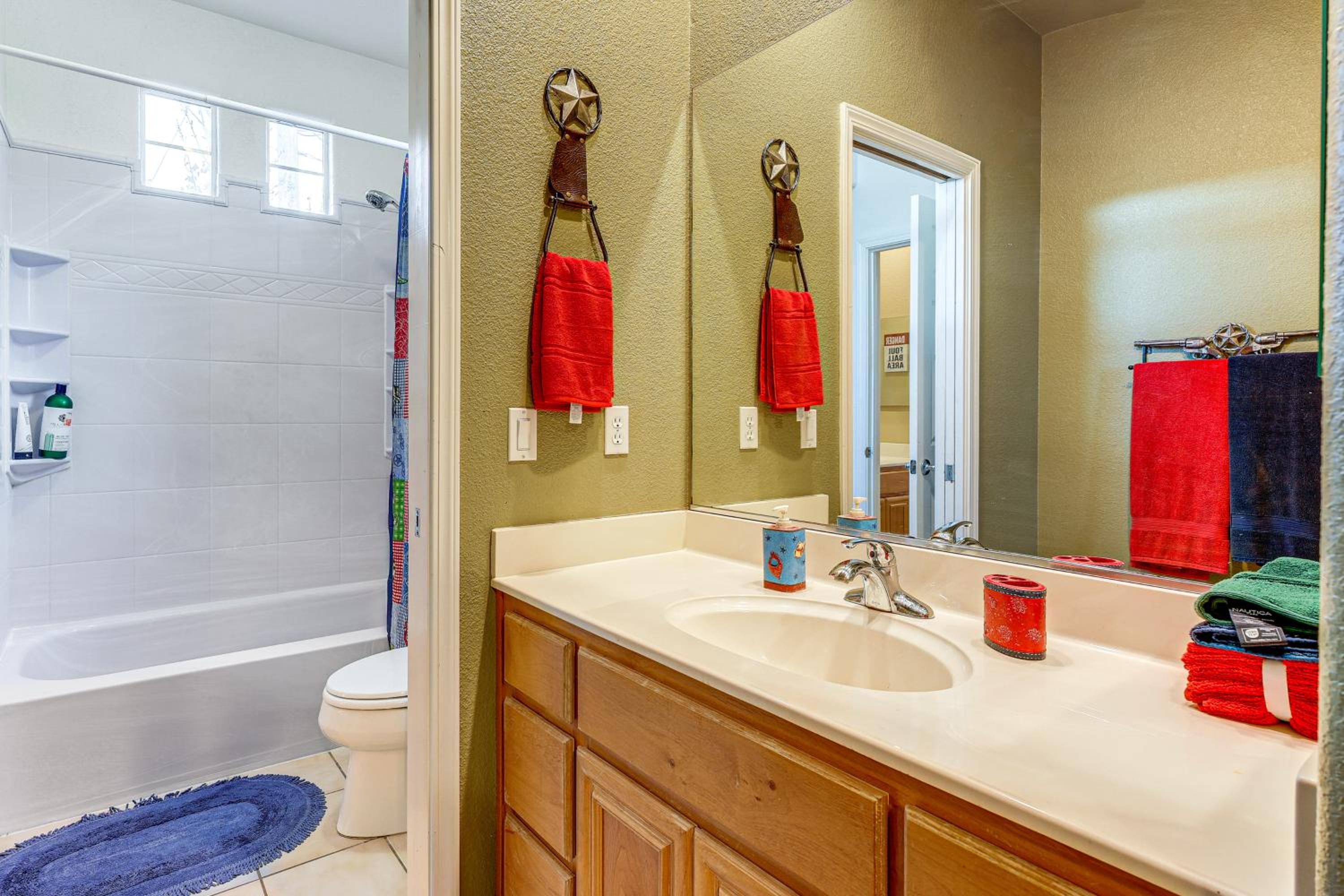 Napa Nearby! Large Home with Hot Tub and Dtwn Access