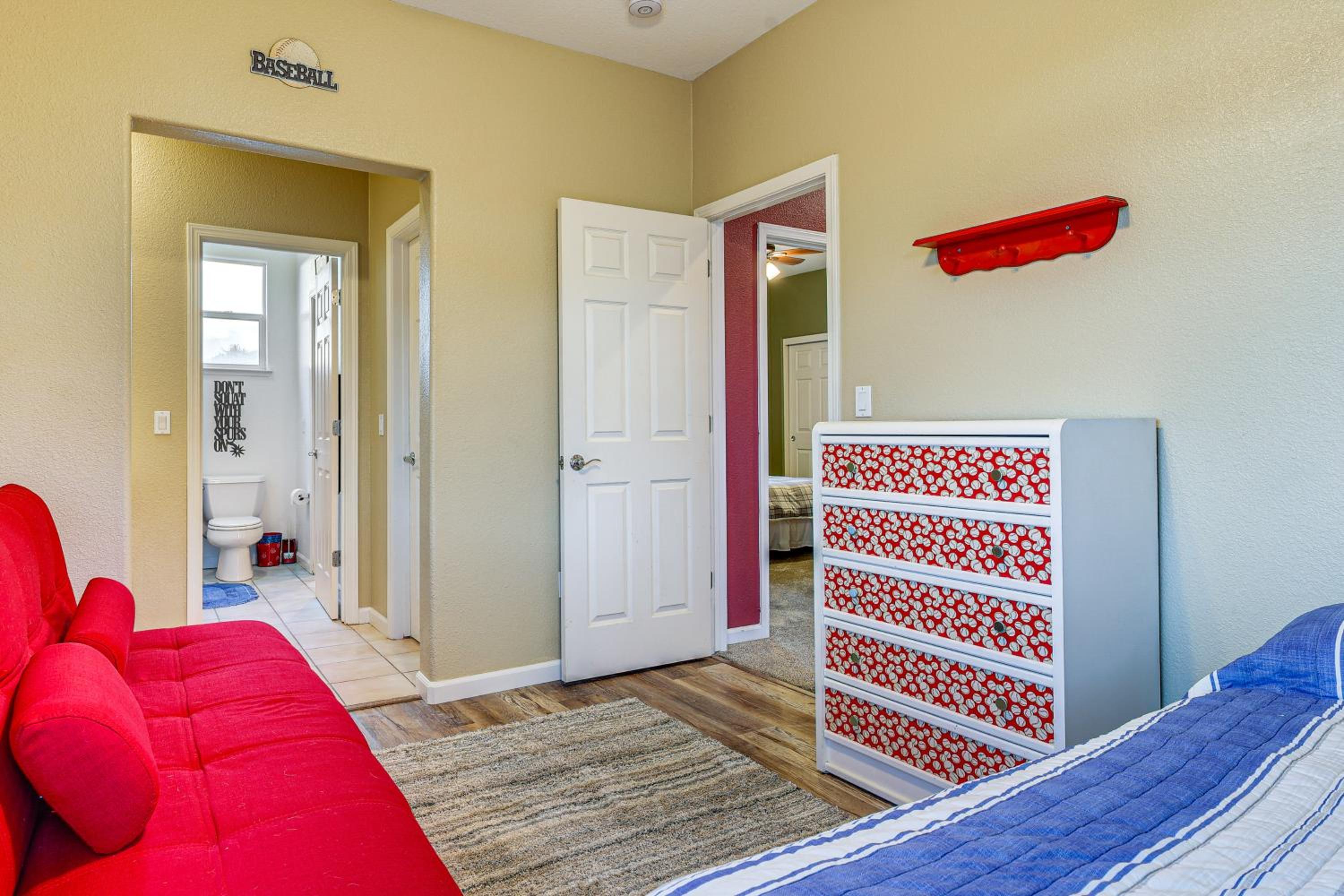 Napa Nearby! Large Home with Hot Tub and Dtwn Access
