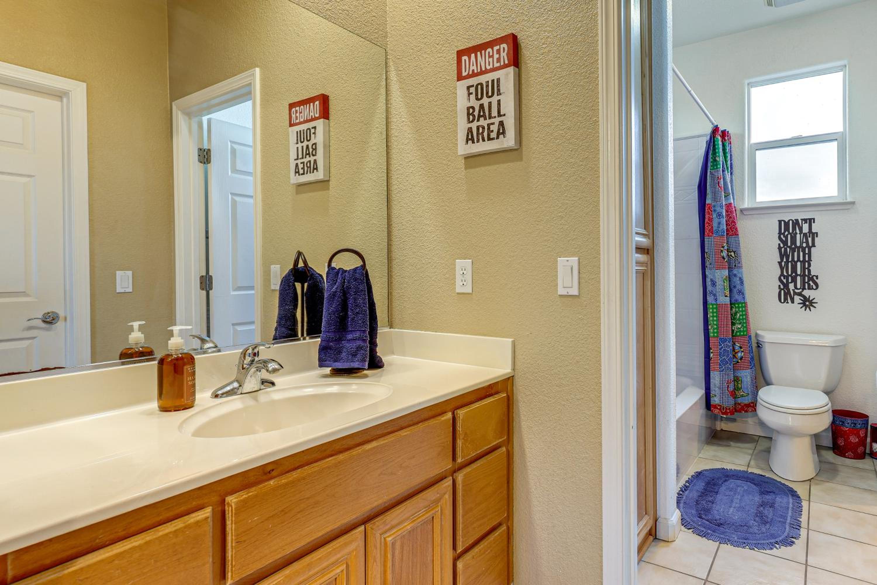 Napa Nearby! Large Home with Hot Tub and Dtwn Access