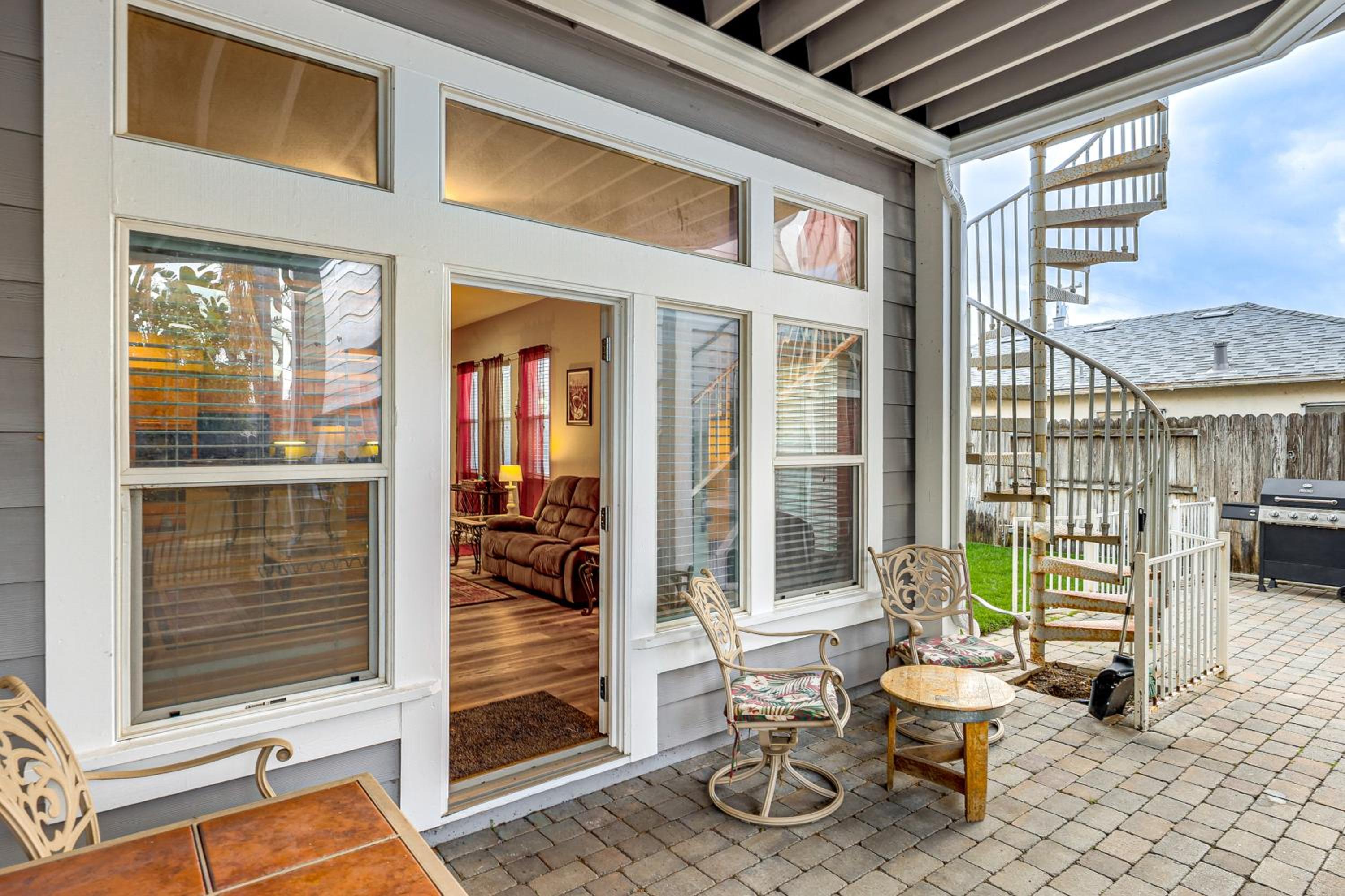 Napa Nearby! Large Home with Hot Tub and Dtwn Access