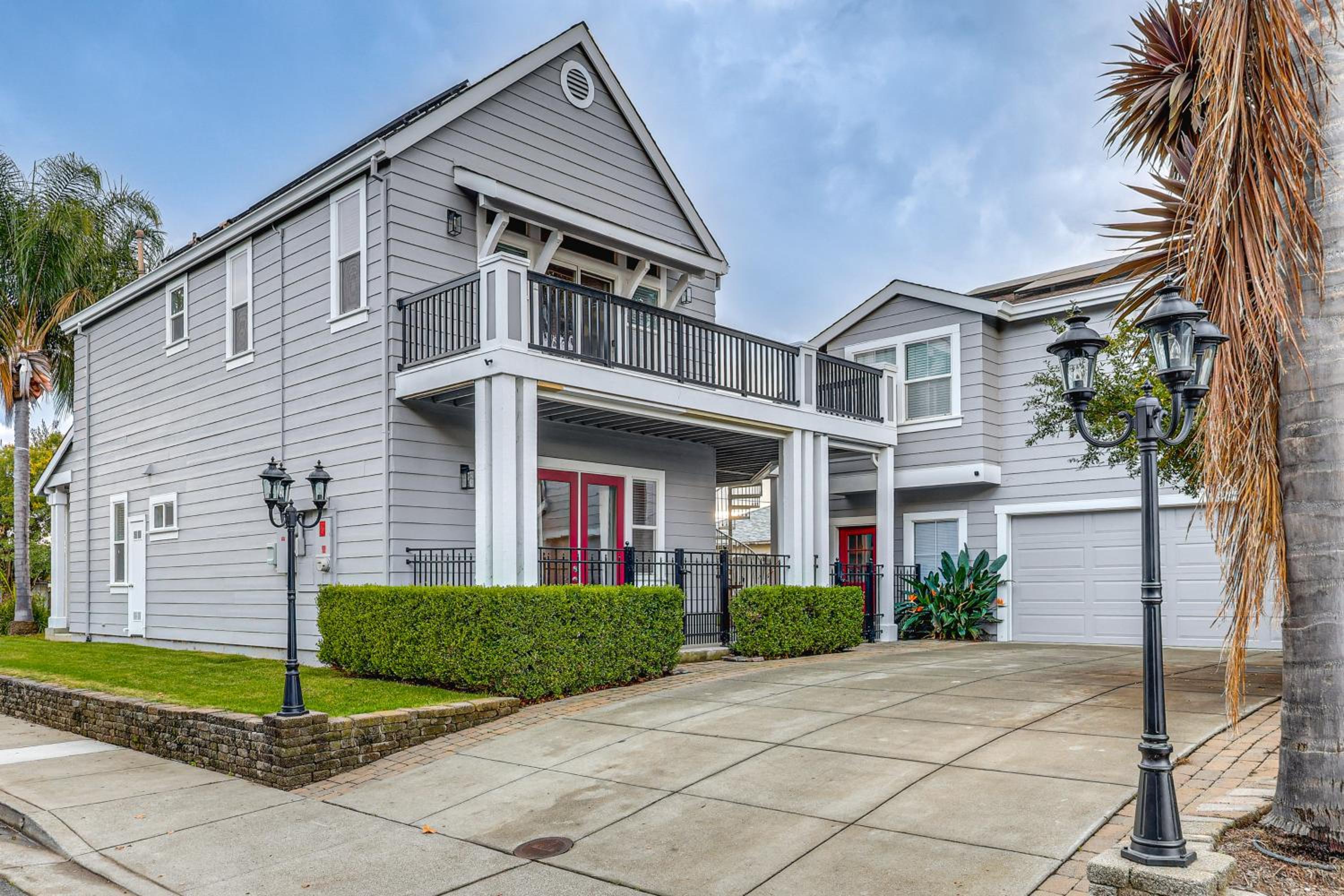 Napa Nearby! Large Home with Hot Tub and Dtwn Access