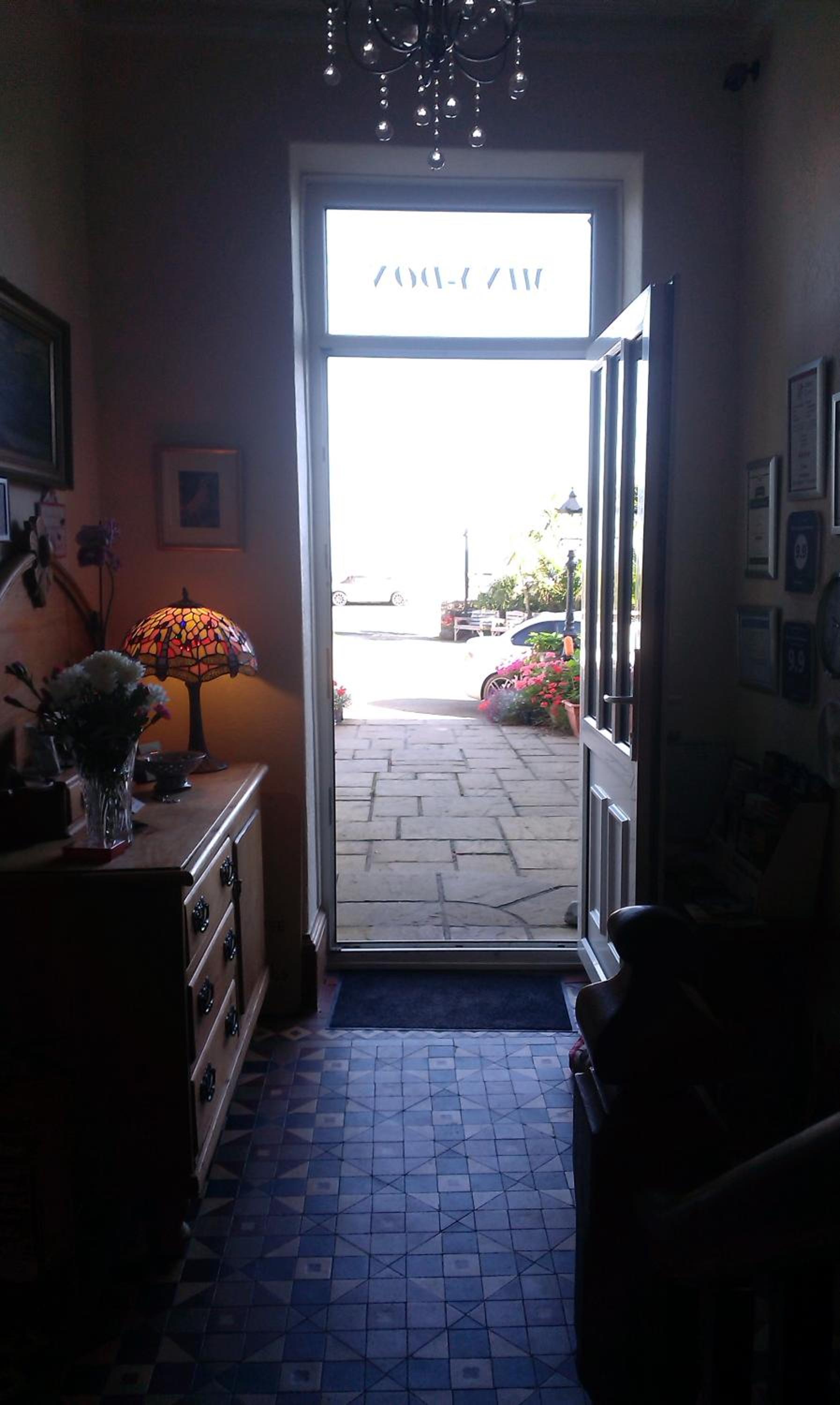 Min y Don Guest House