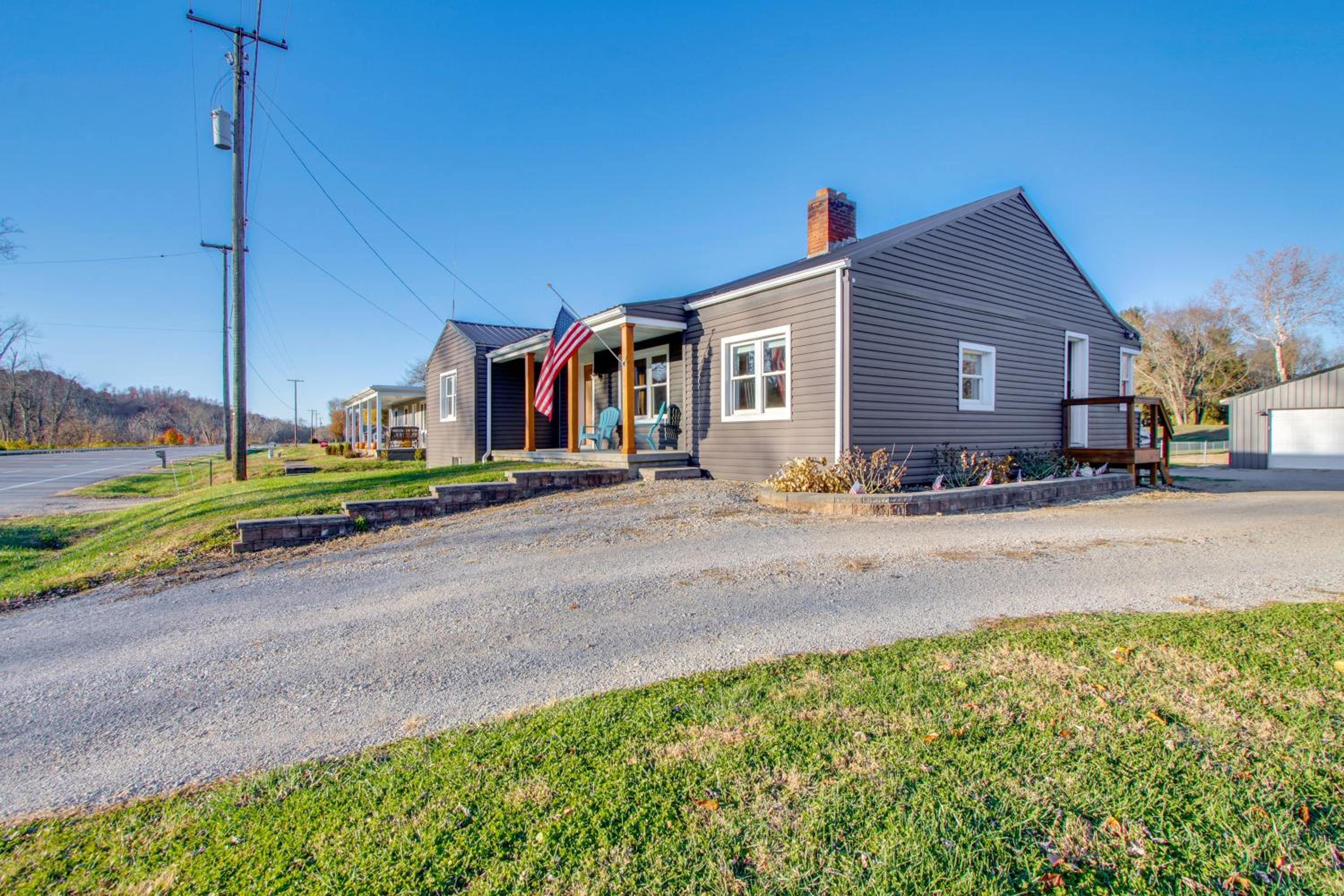 Fully Updated! Zanesville Home with River Views